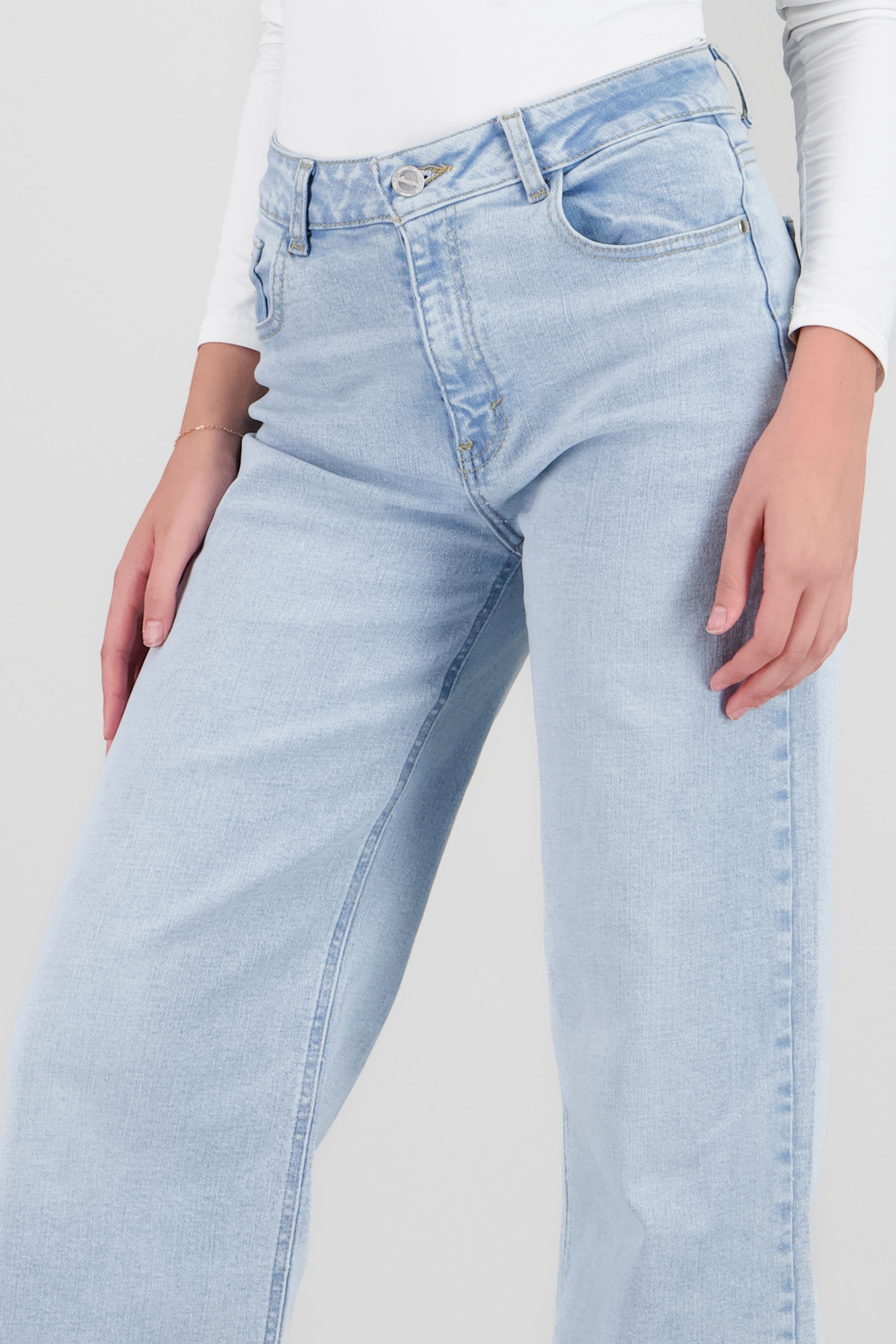 Jeans straight deslavado BLEACHED