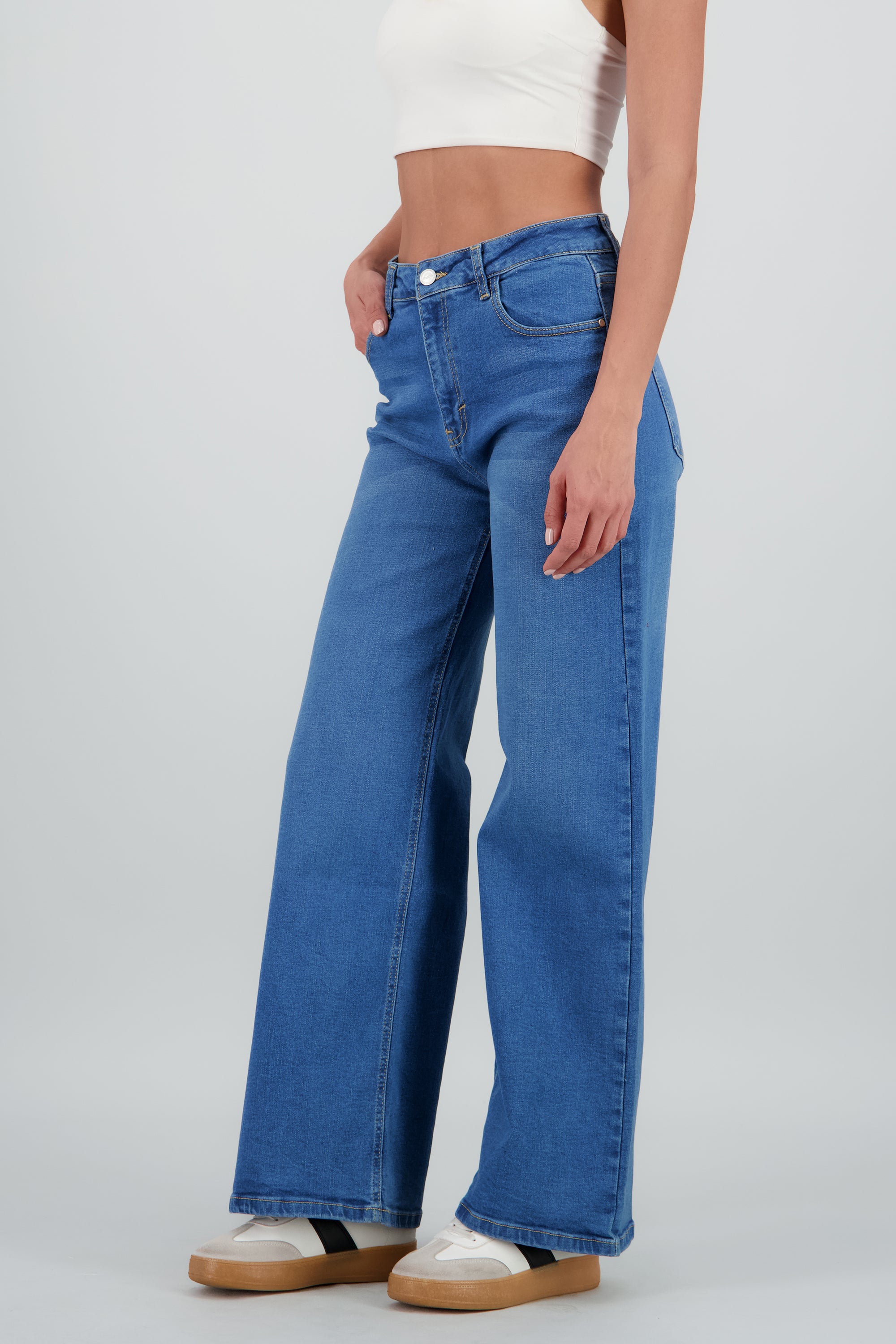 Jeans straight deslavado MEDIUM WASH