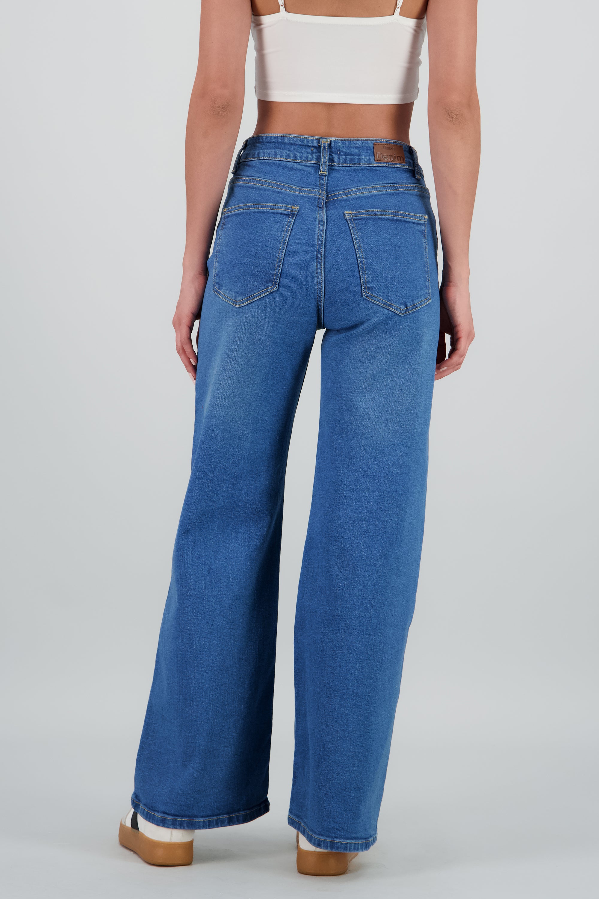 Jeans straight deslavado MEDIUM WASH