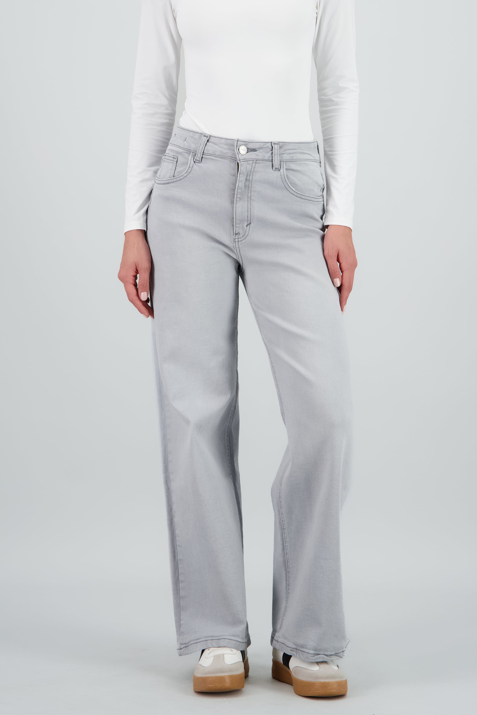 Jeans straight deslavado GRIS