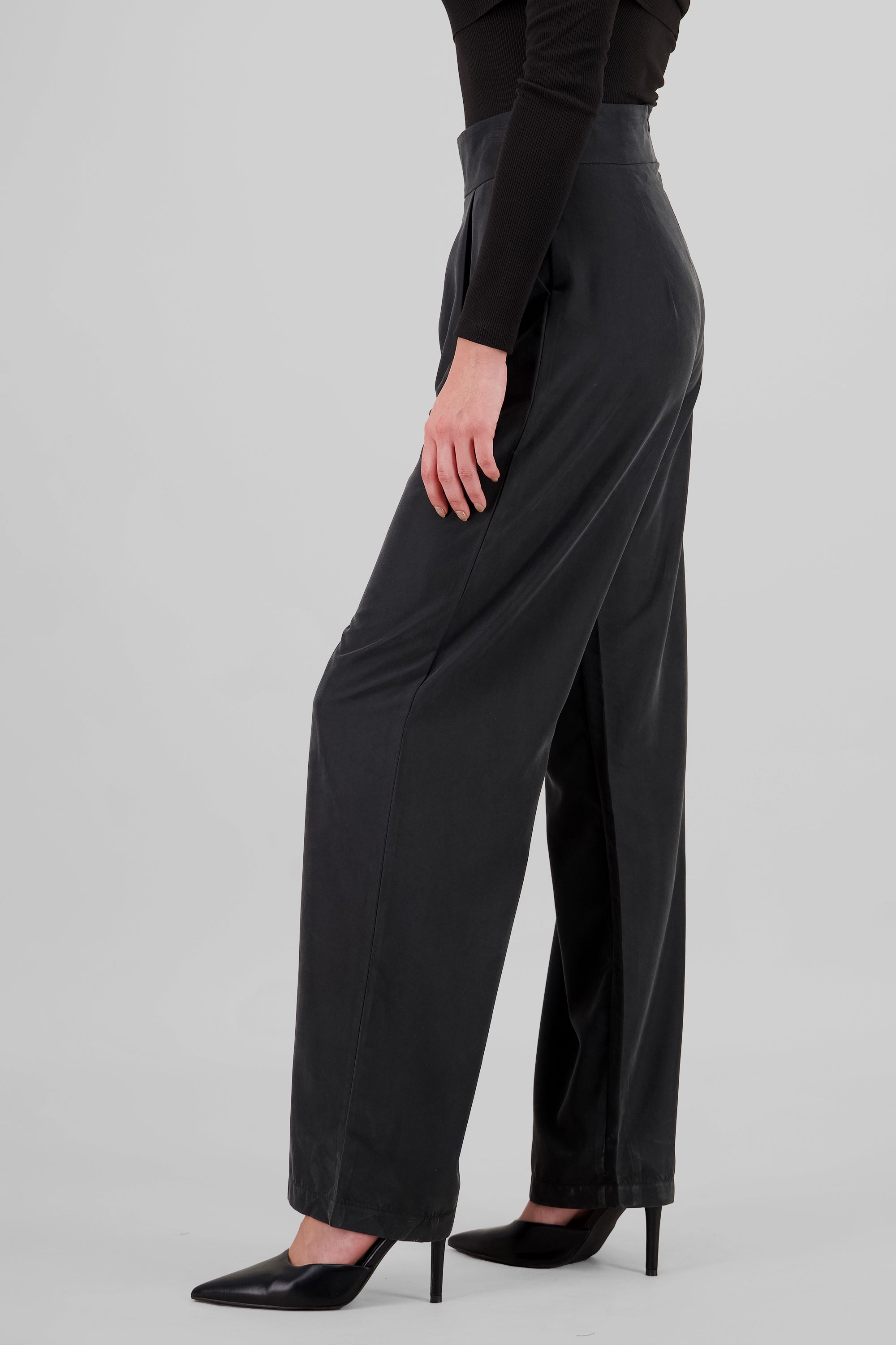 Pantalon fluido tacto suave NEGRO