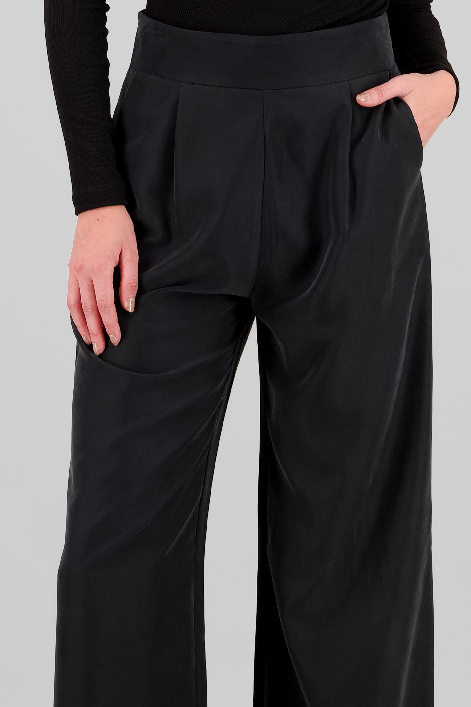 Pantalon fluido tacto suave NEGRO