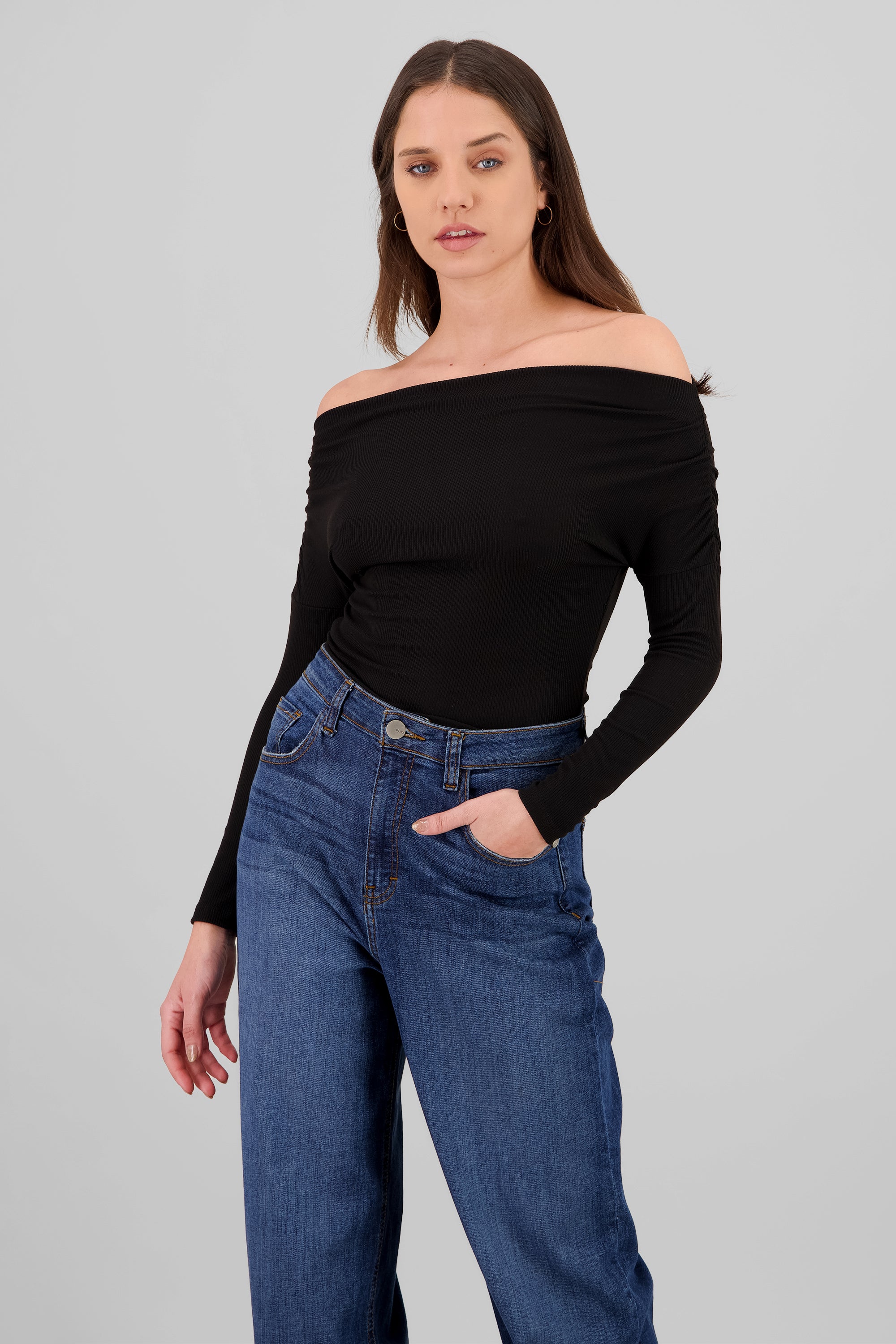 Blusa manga larga fruncida escote barco NEGRO