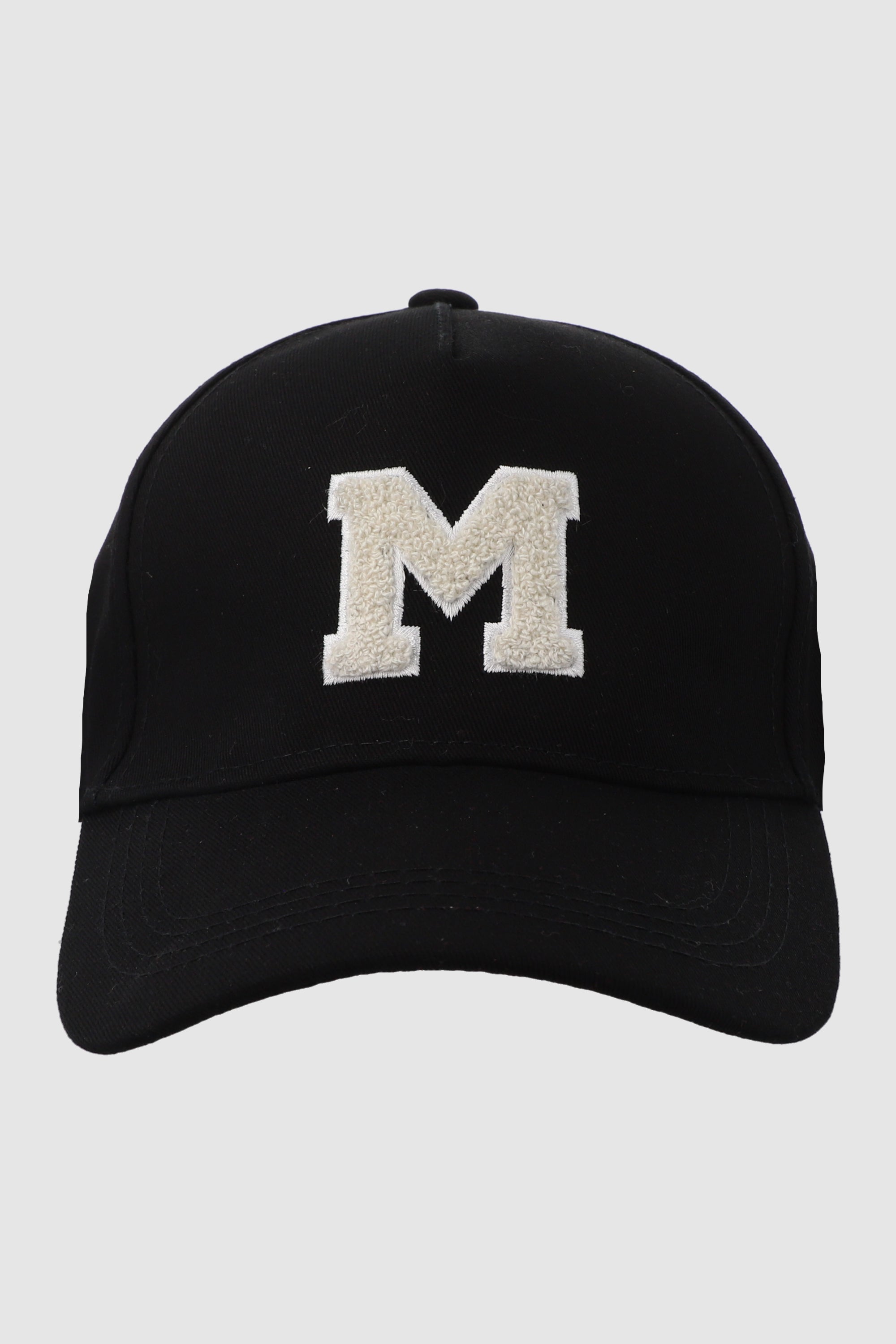 Gorra letra m NEGRO