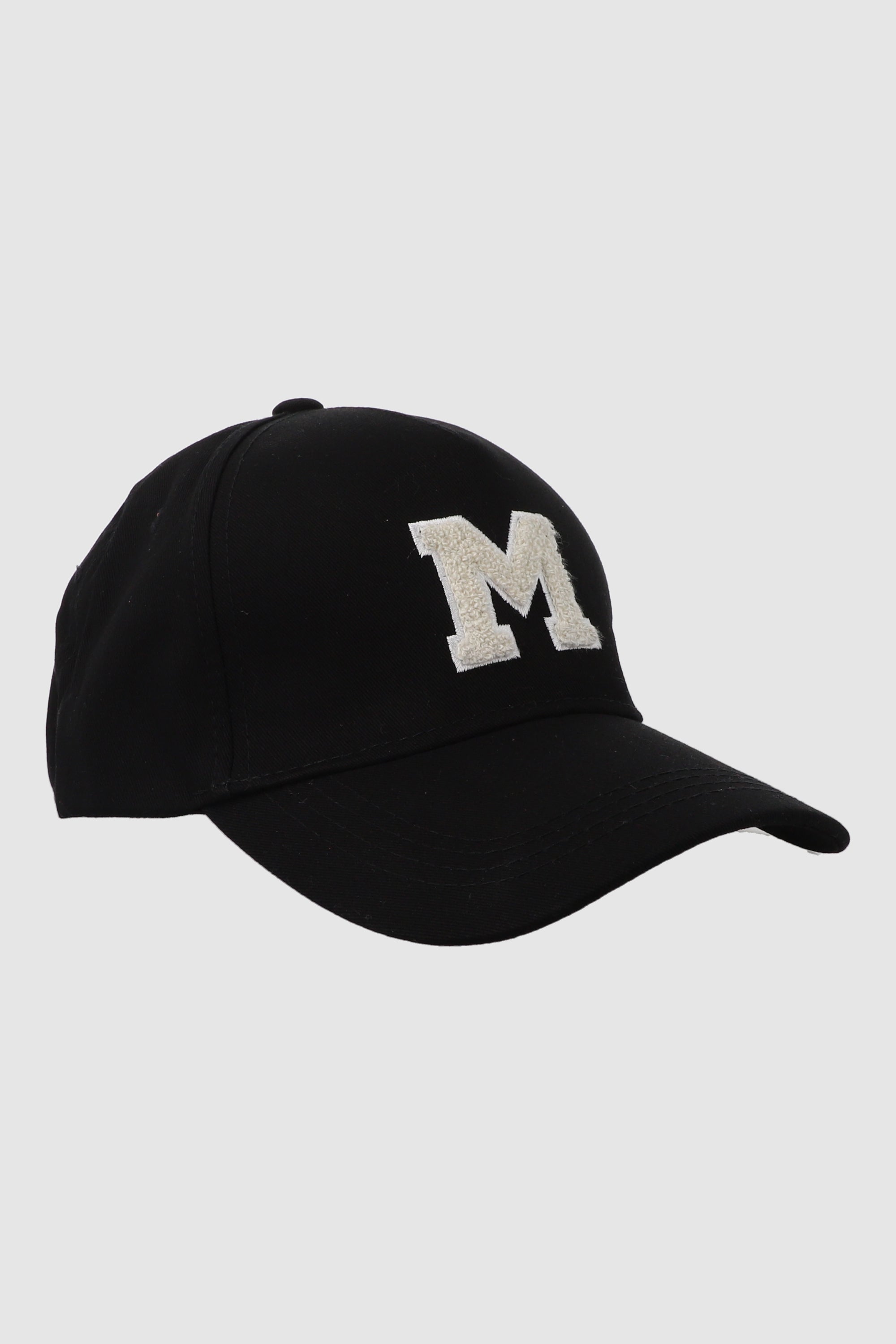 Gorra letra m NEGRO