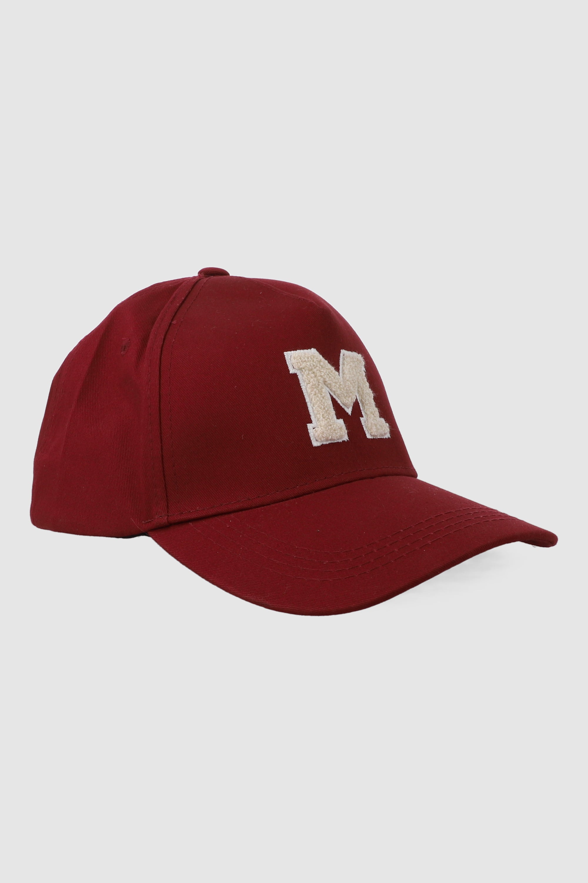 Gorra letra m VINO