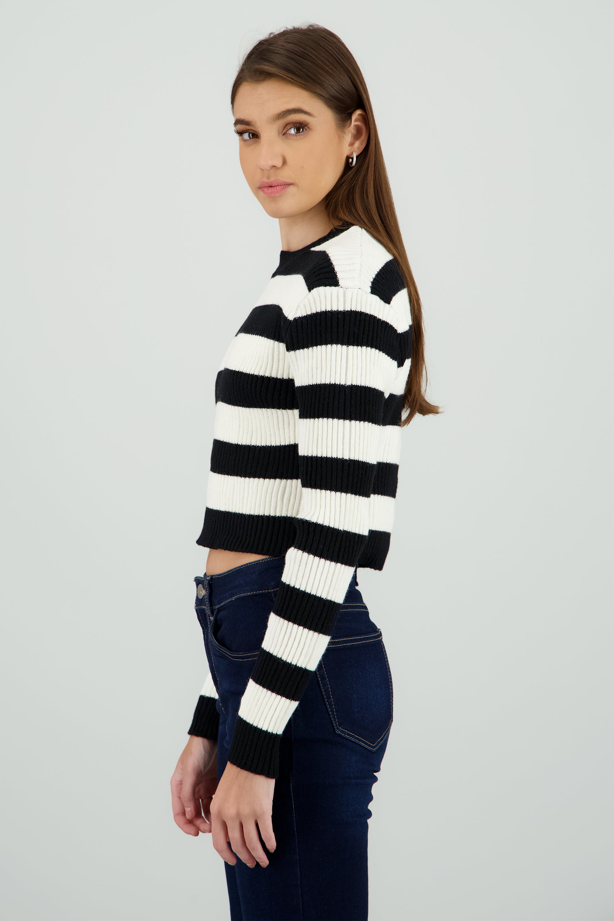 BLACK/WHITE
