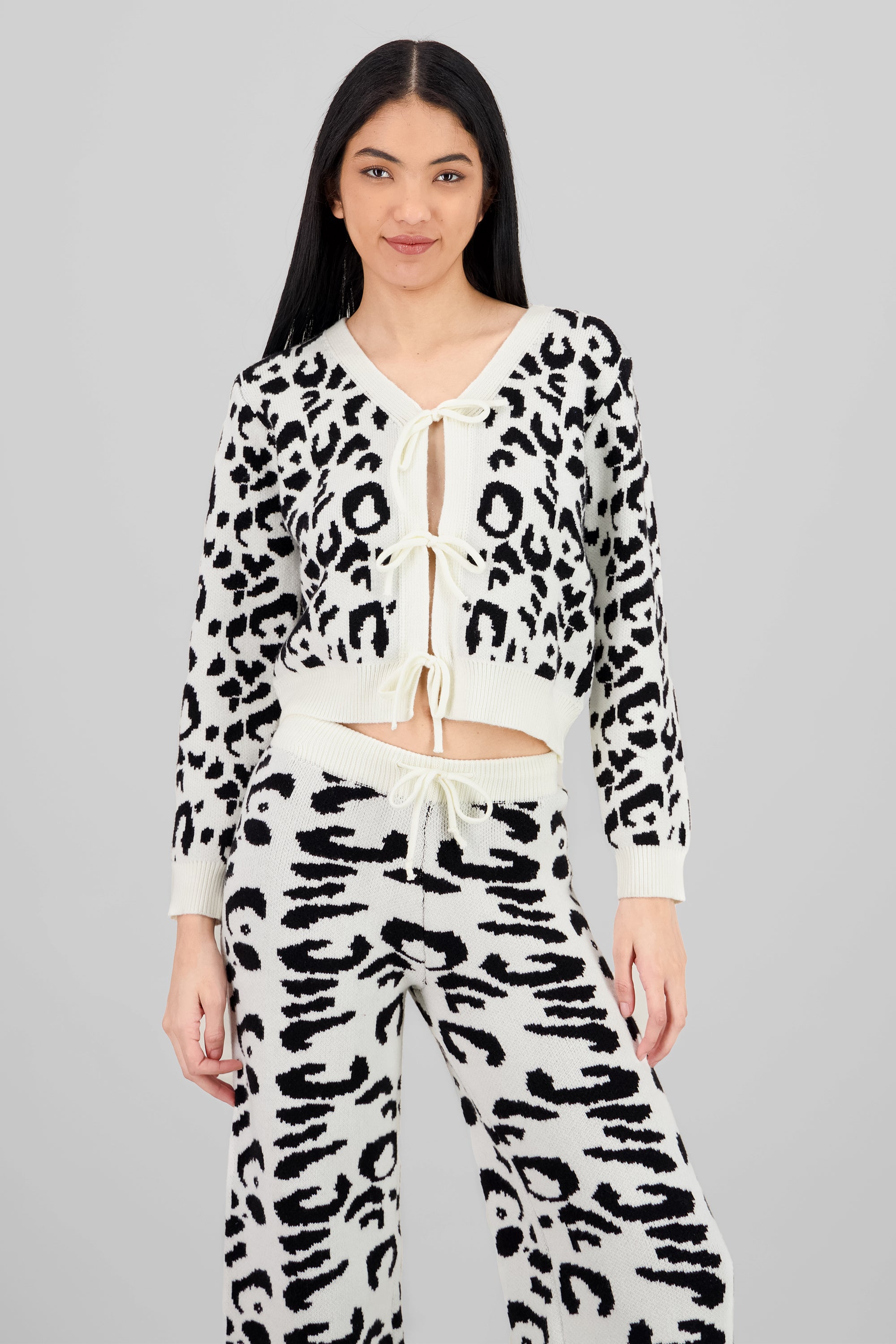 BLACK/WHITE