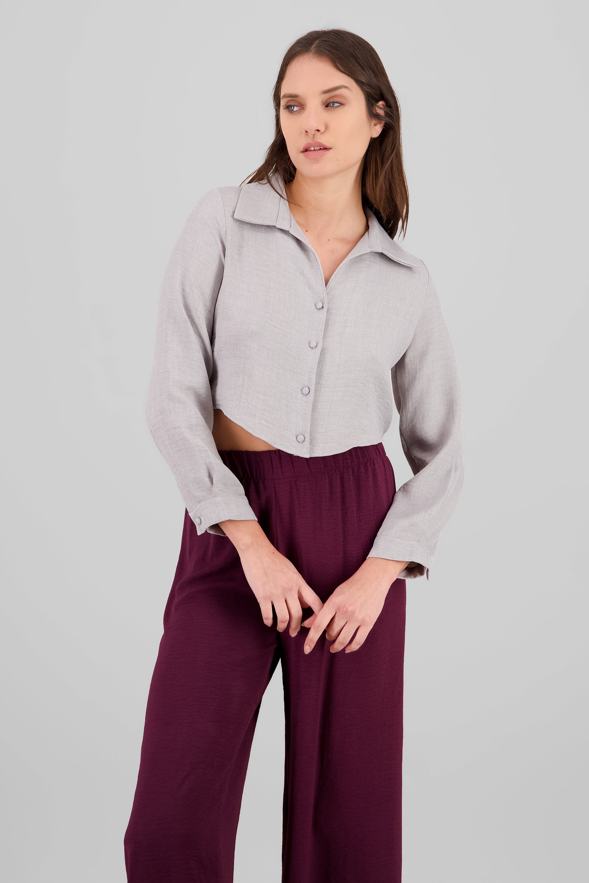 Camisa detalle cuello botones textura GRIS