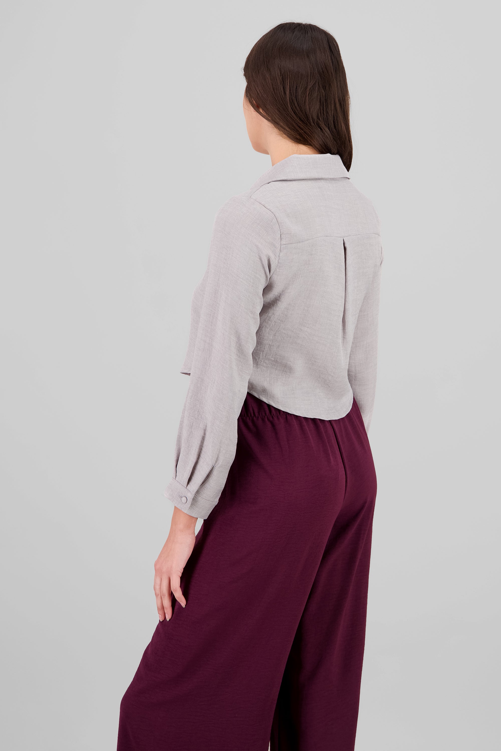 Camisa detalle cuello botones textura GRIS