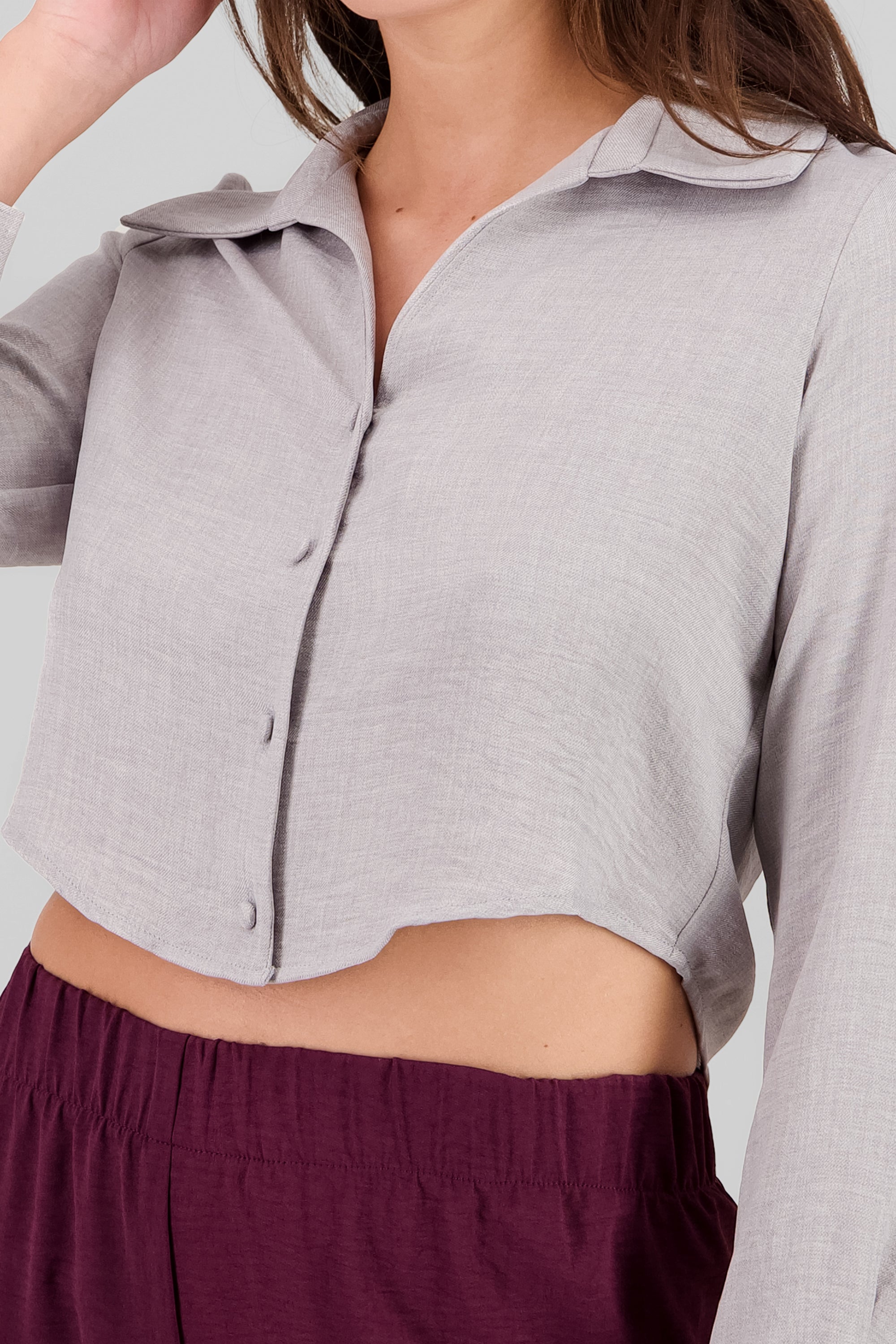 Camisa detalle cuello botones textura GRIS