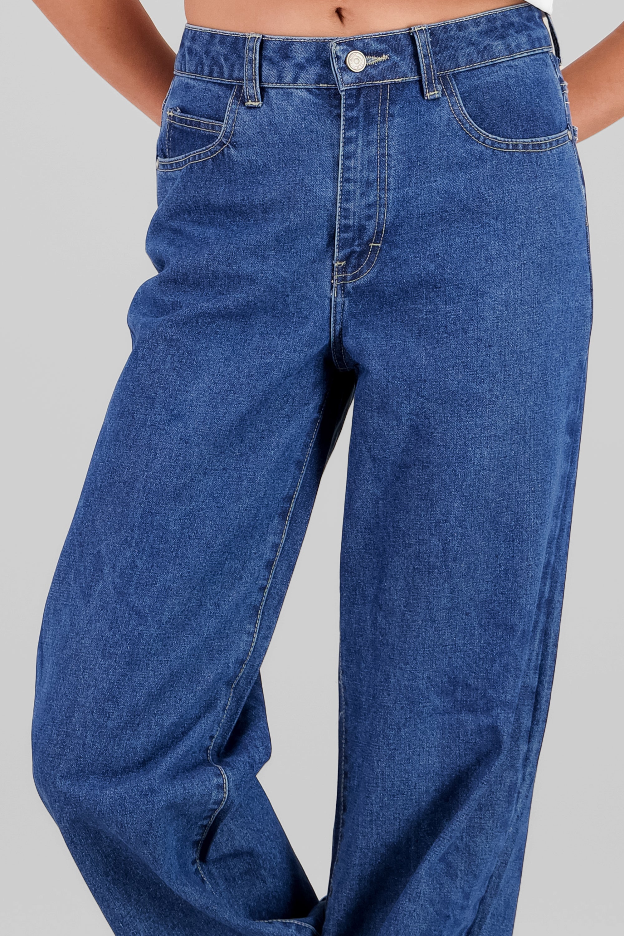 MEDIUM WASH