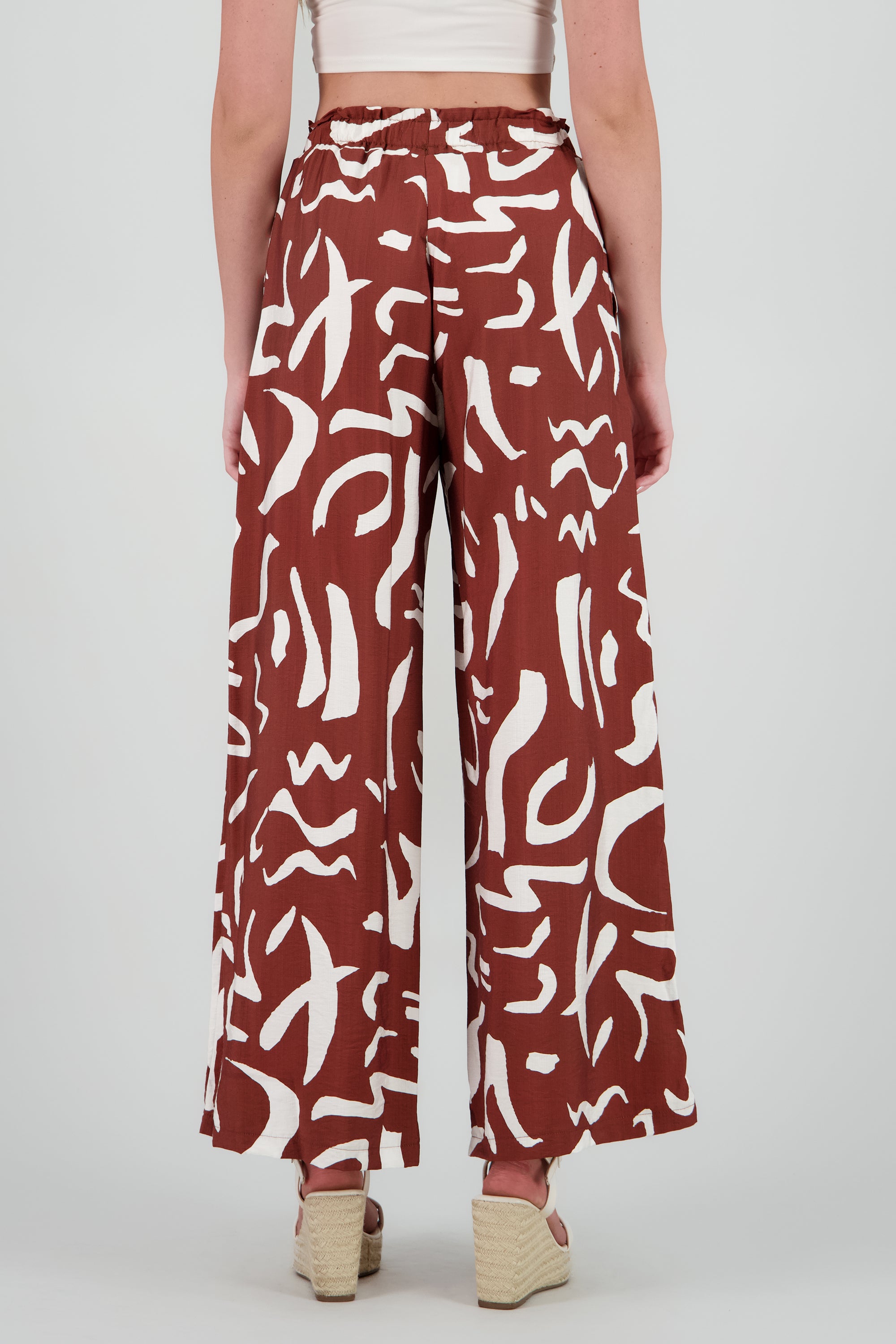 Pantalon amplio detalle resorte estampado CAFE COMBO