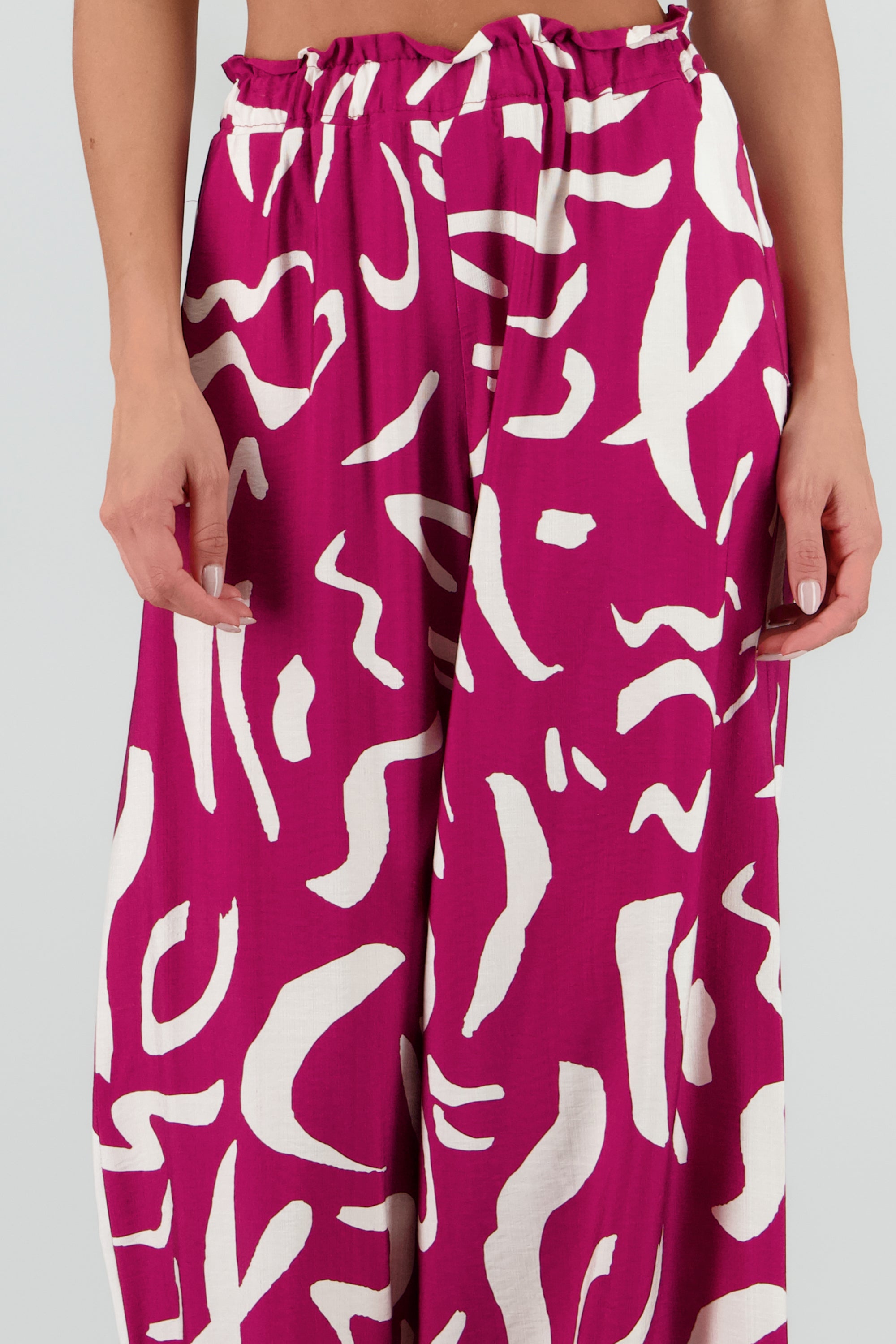 Pantalon amplio detalle resorte estampado VINO COMBO
