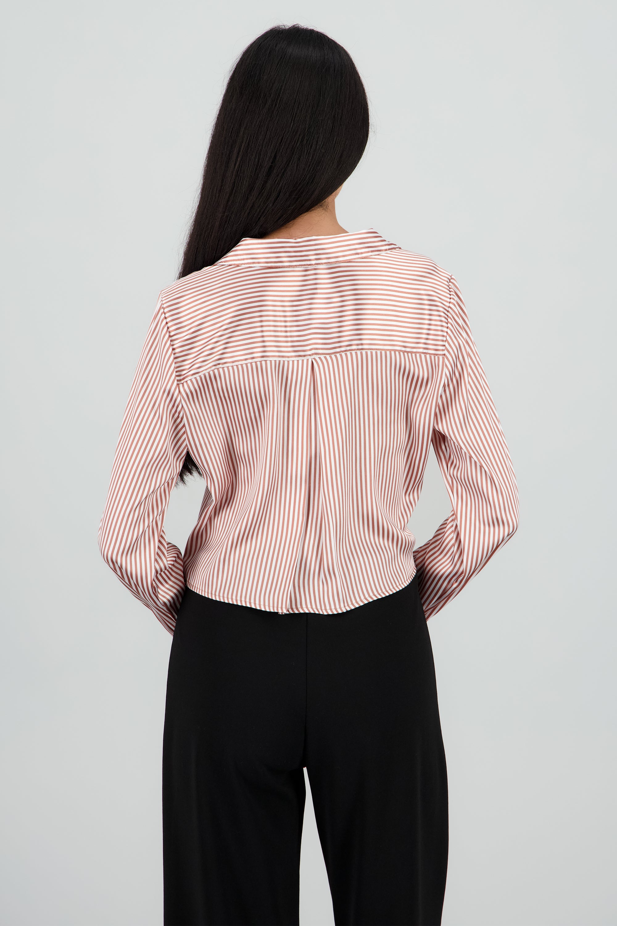 Camisa crop manga larga satinada CAFE COMBO