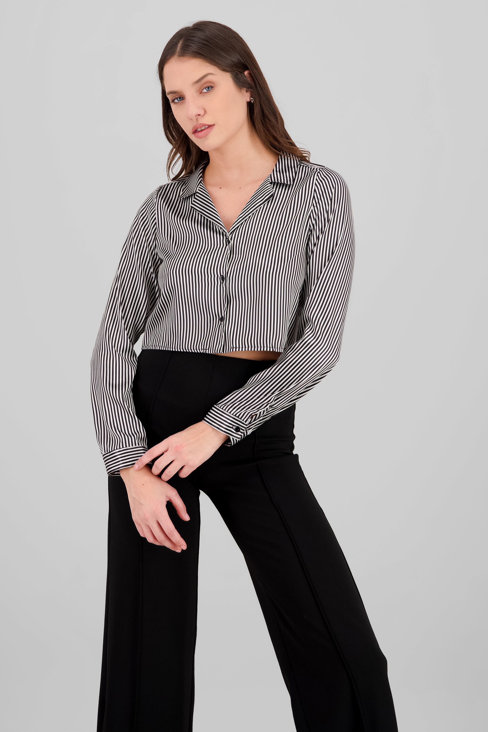 Camisa crop manga larga satinada NEGRO COMBO