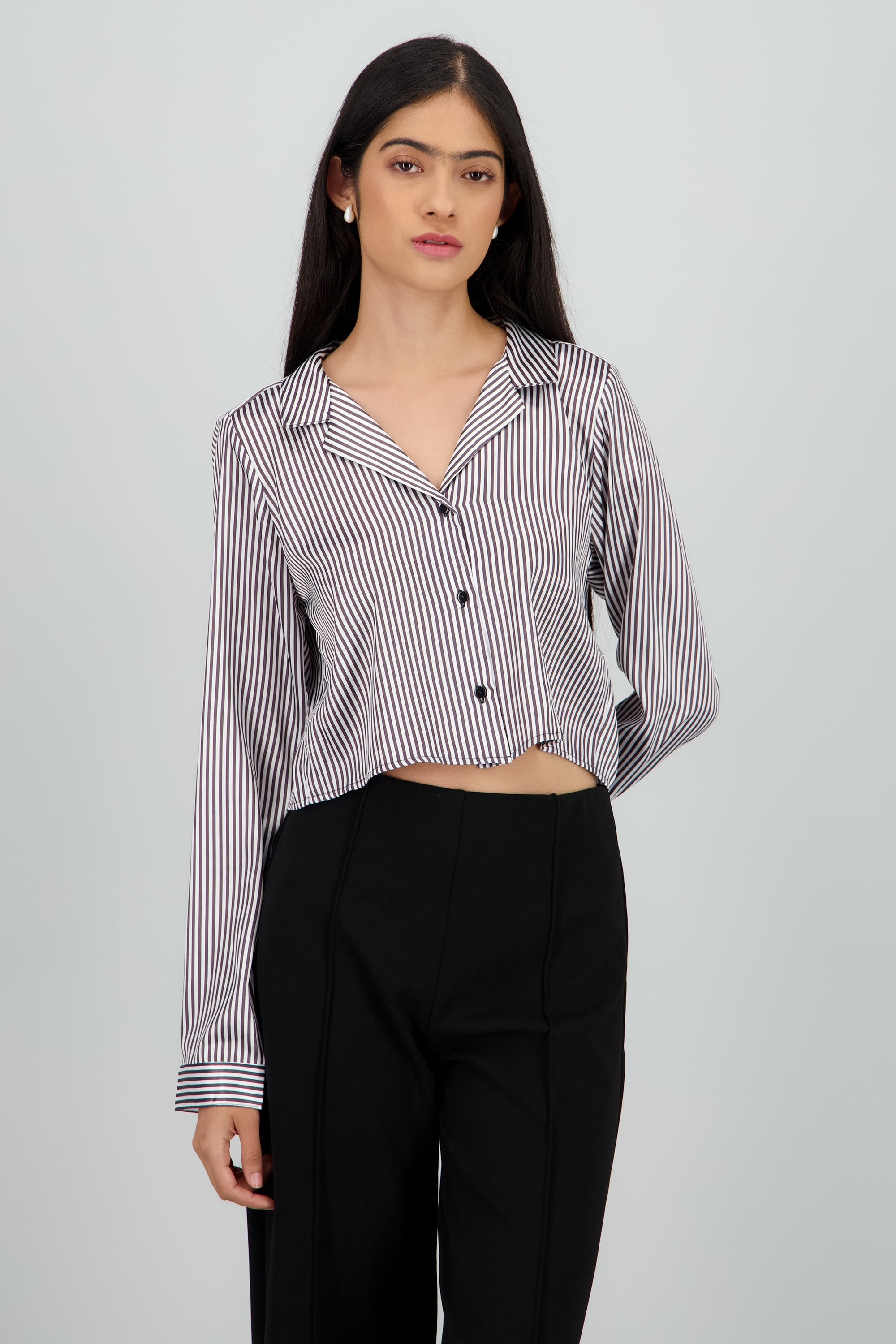 Camisa crop manga larga satinada GRIS COMBO