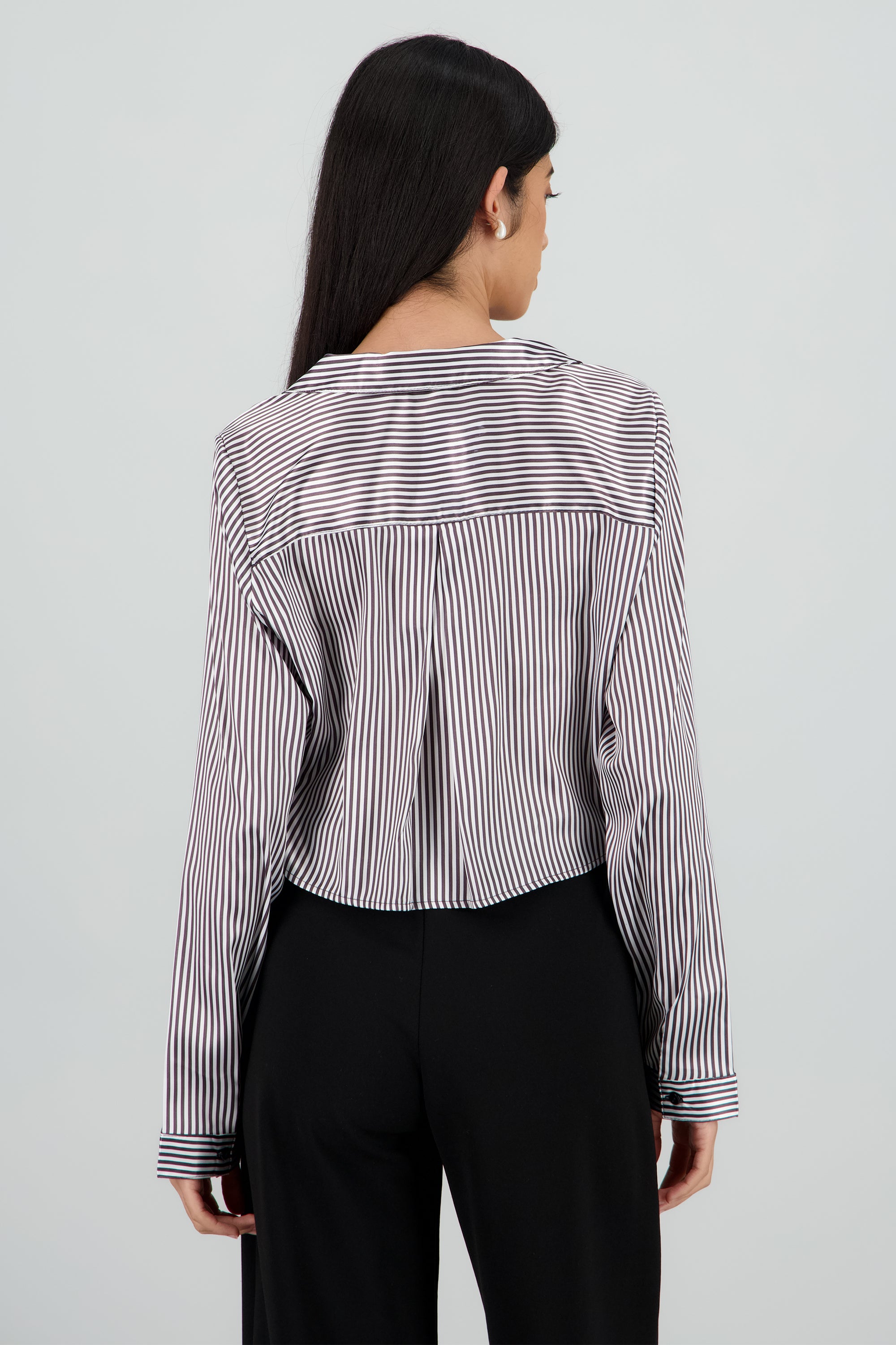 Camisa crop manga larga satinada GRIS COMBO