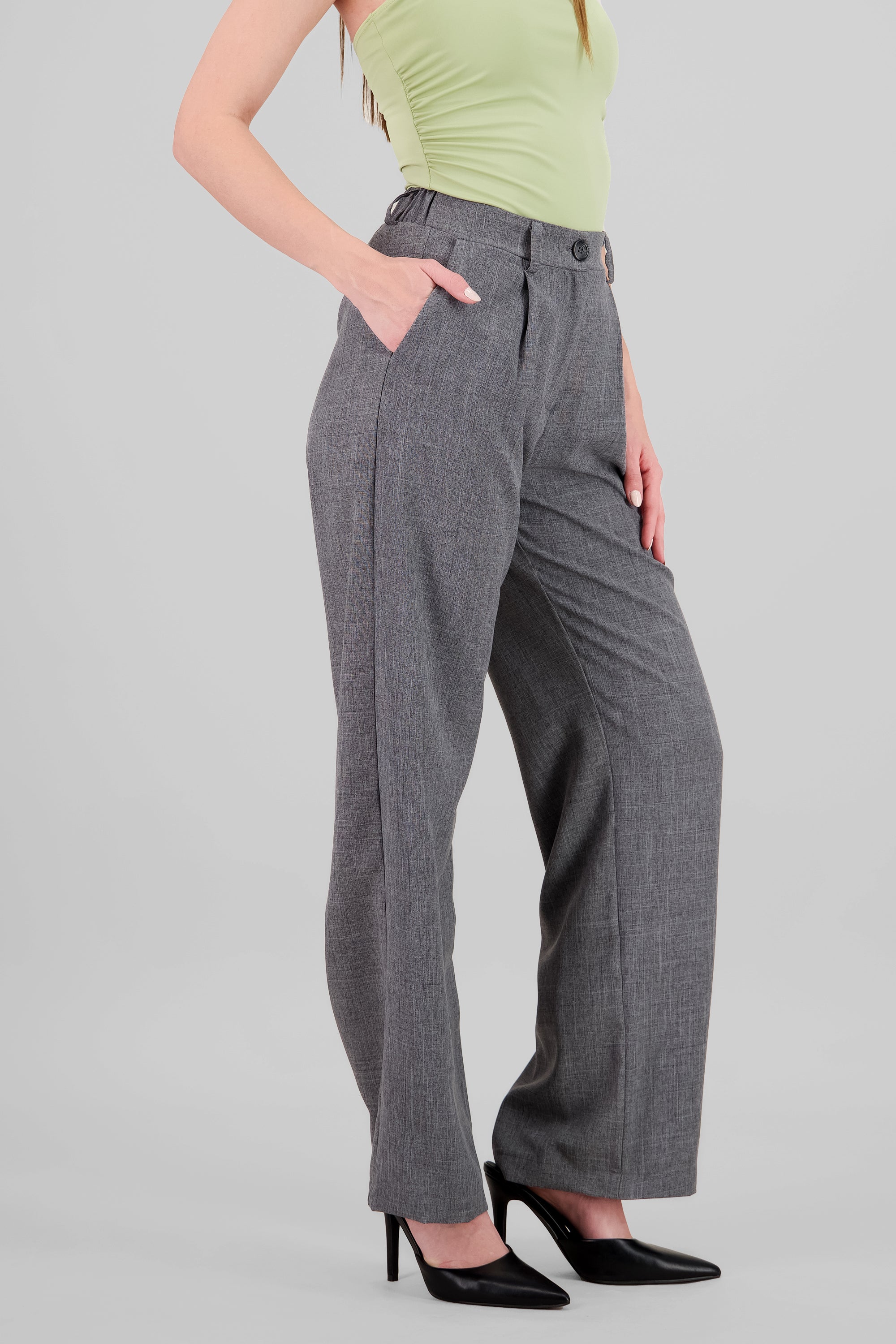 Pantalon tipo sastre detalle pinzas bolsas GRIS