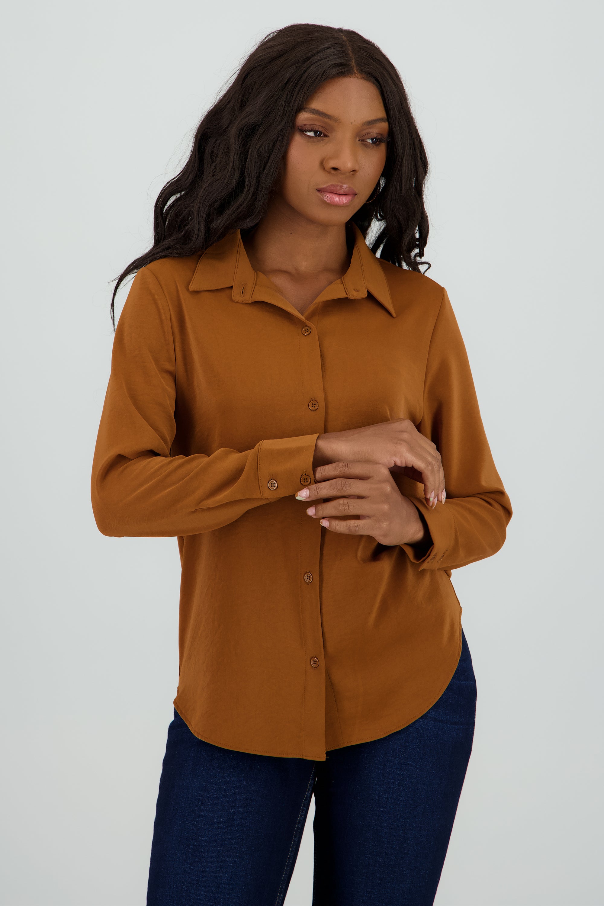 Camisa lisa manga larga botones CAMELLO