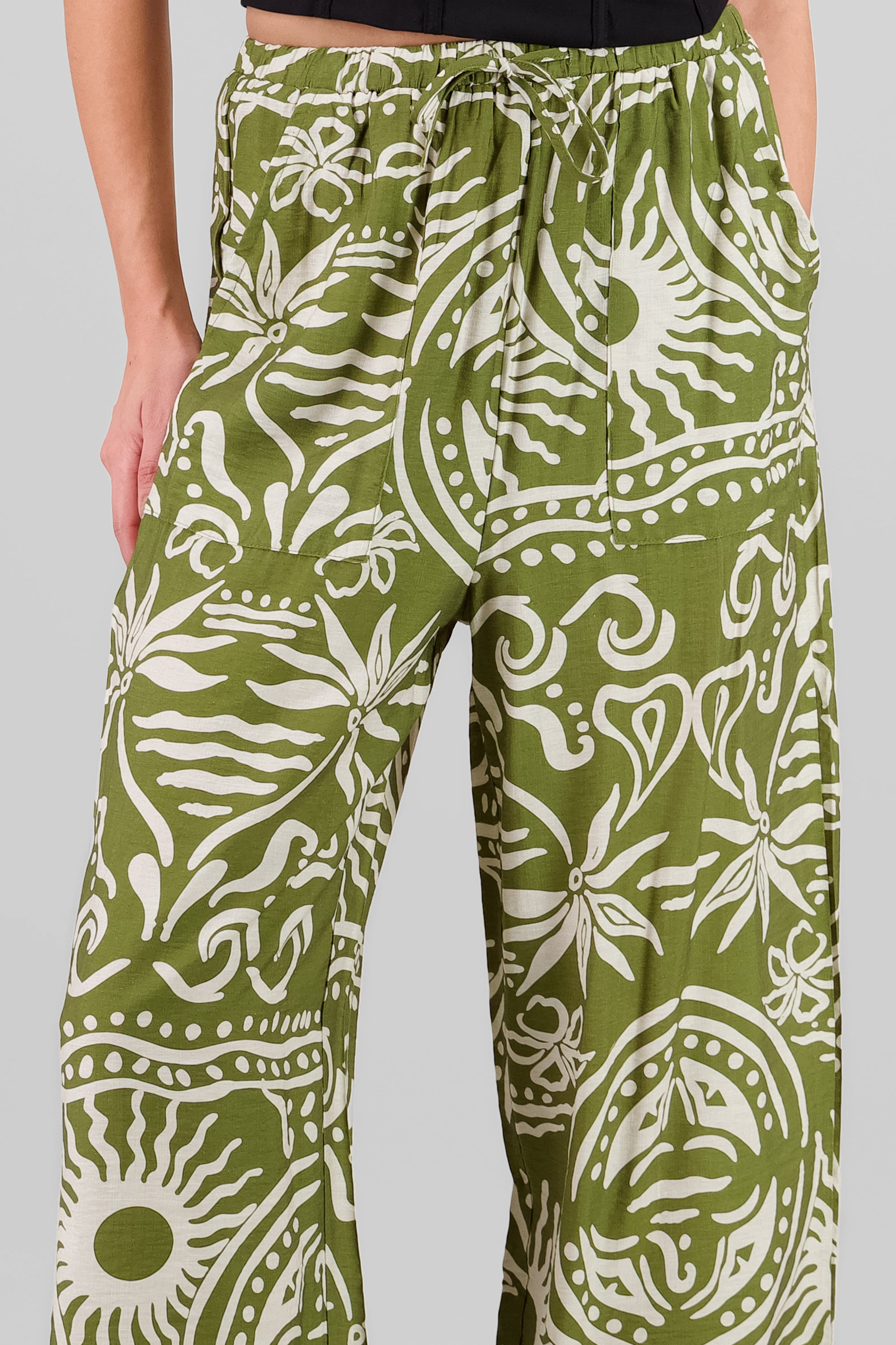 Pantalón amplio estampado OLIVO COMBO