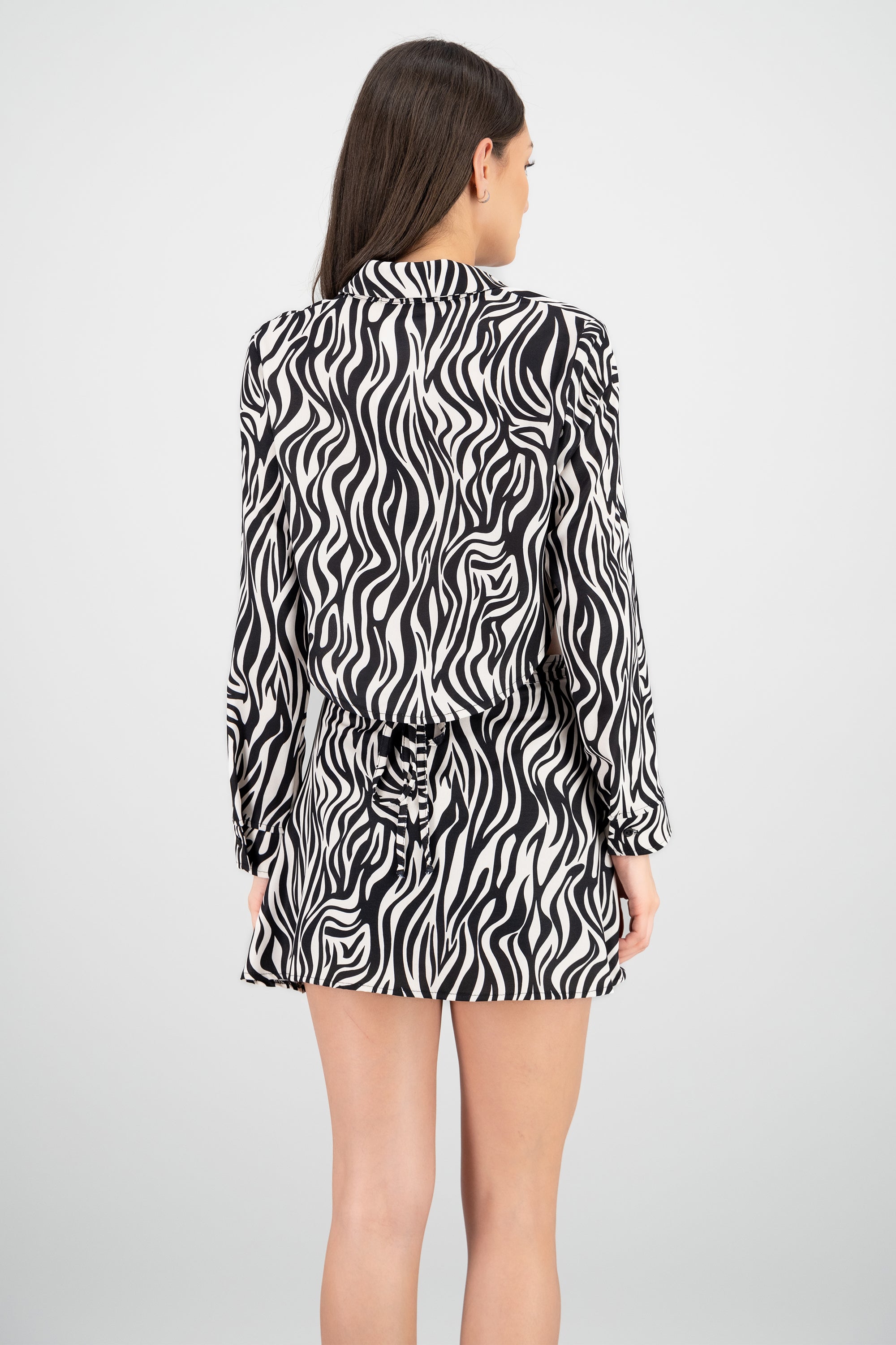 Camisa crop animal print z NEGRO COMBO