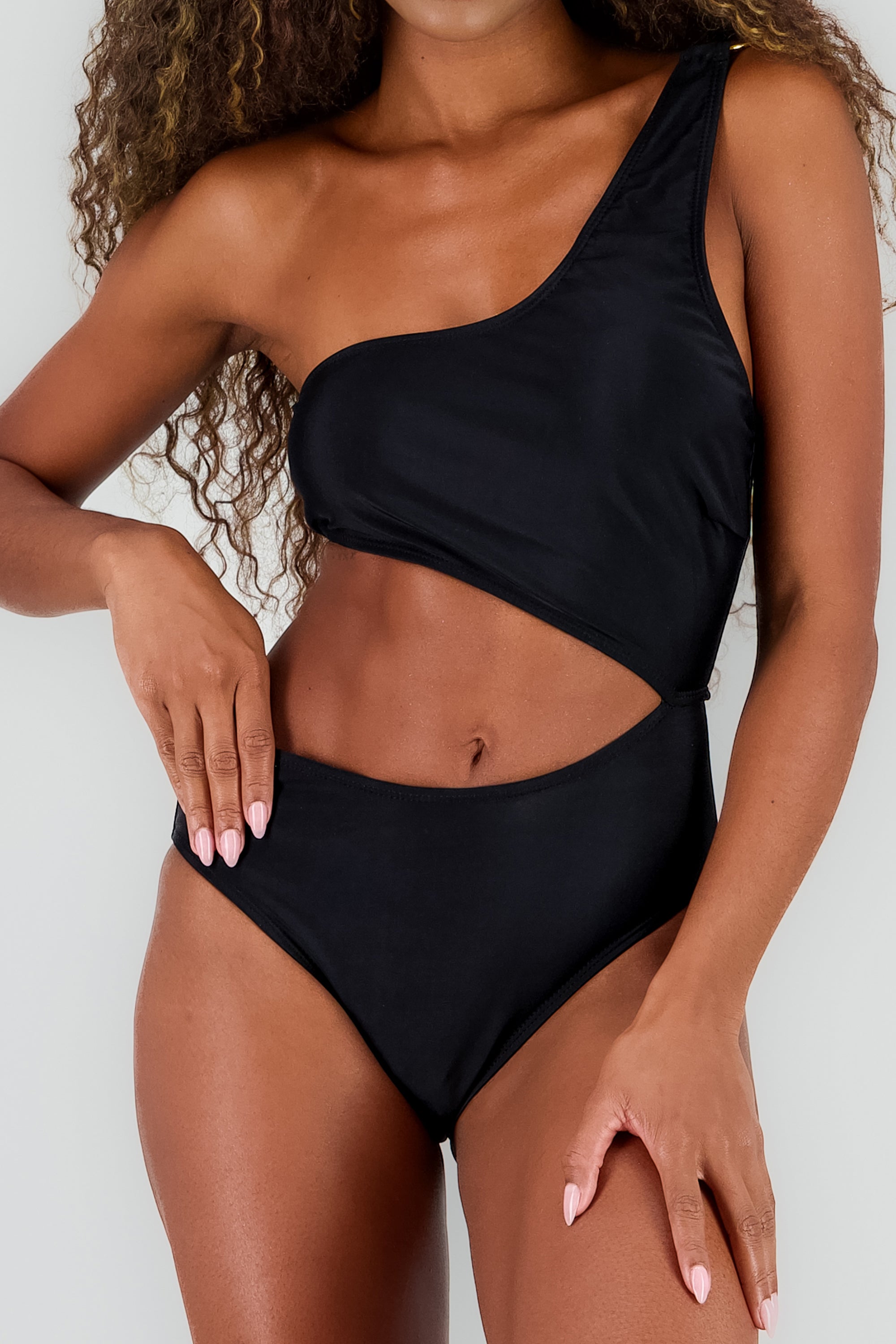 Traje de baño cutout aro hombro NEGRO