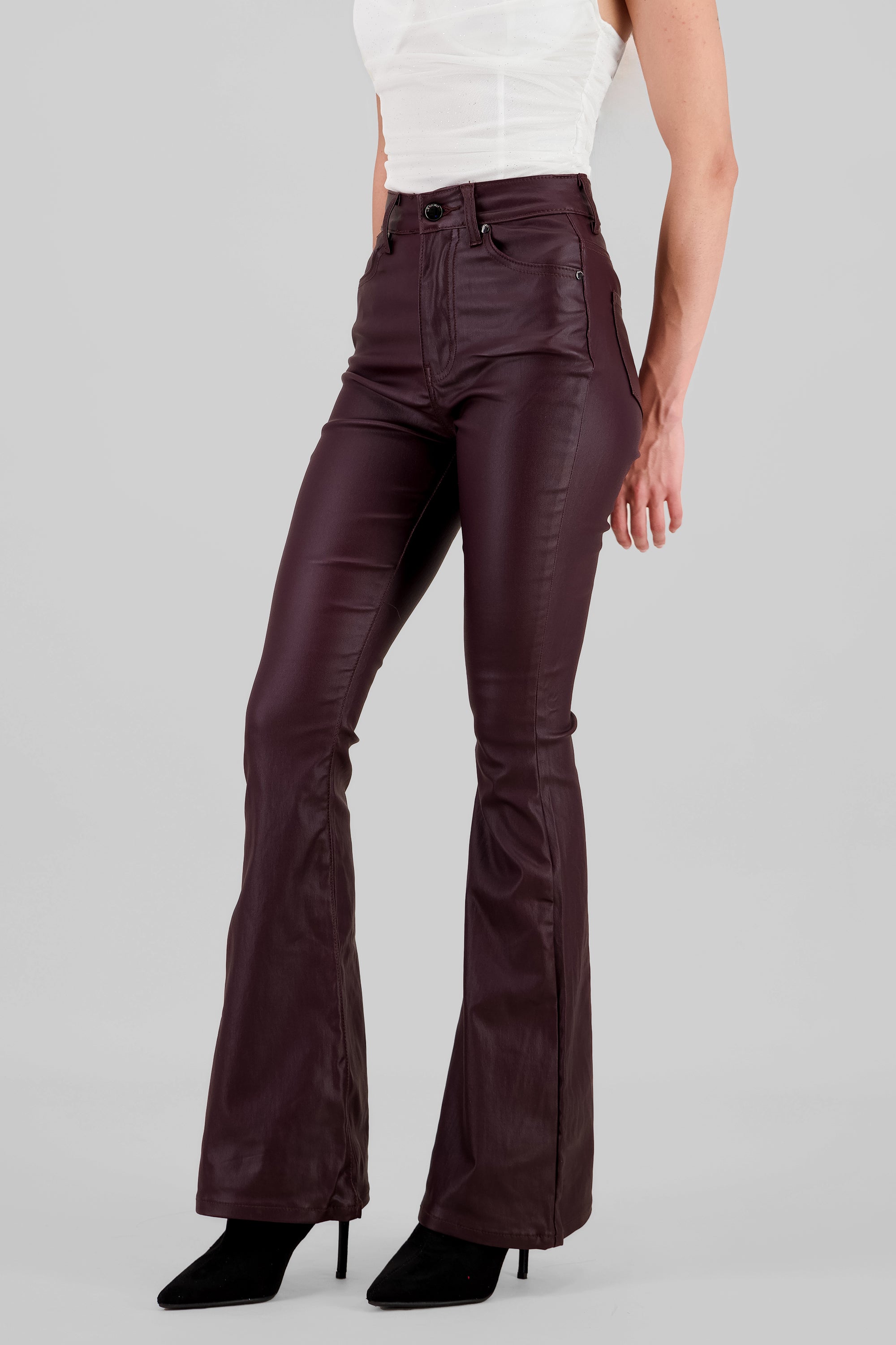 PANTALON EFECTO PIEL BOOTCUT VINO