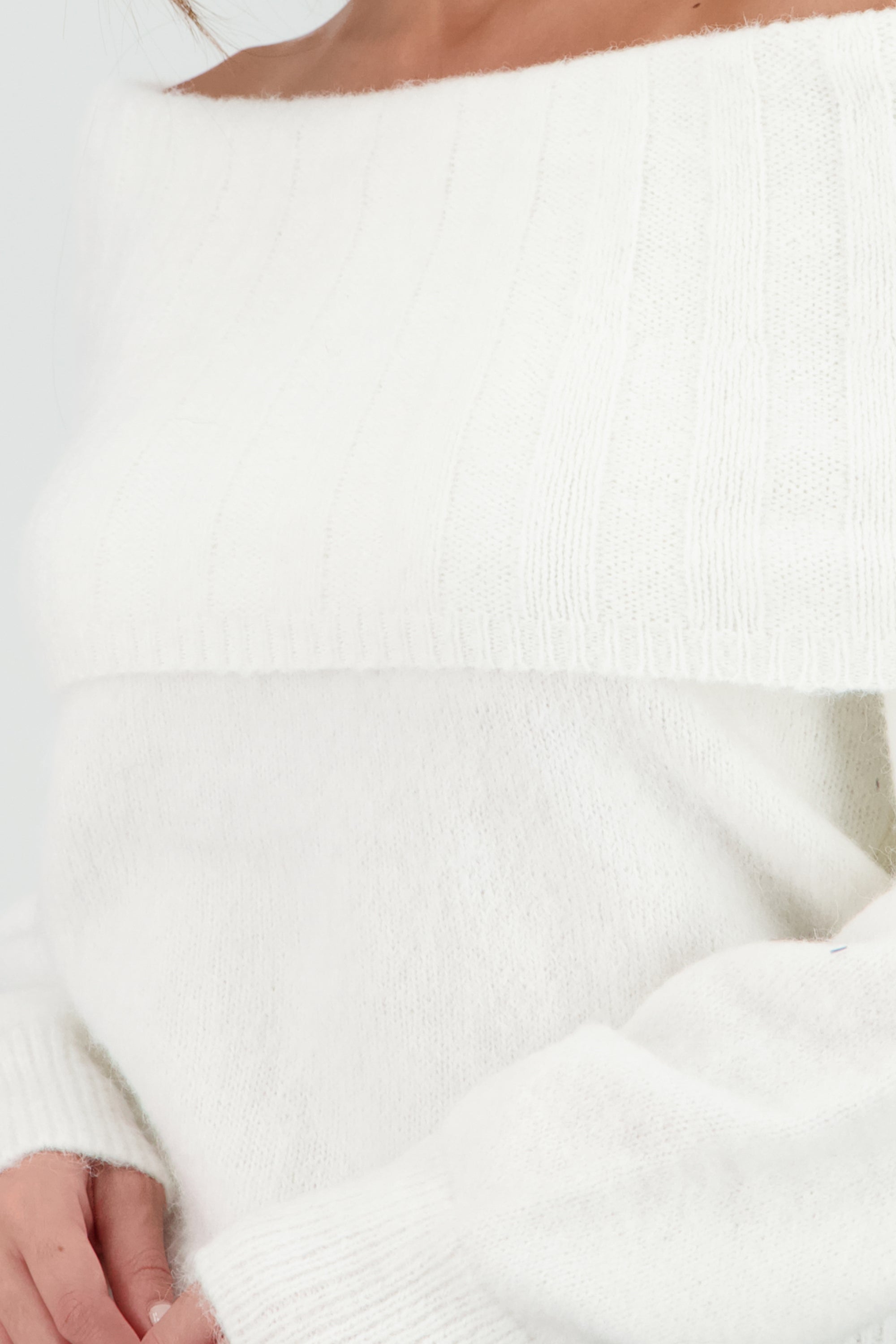 Sueter liso con hombros descubiertos CREMA