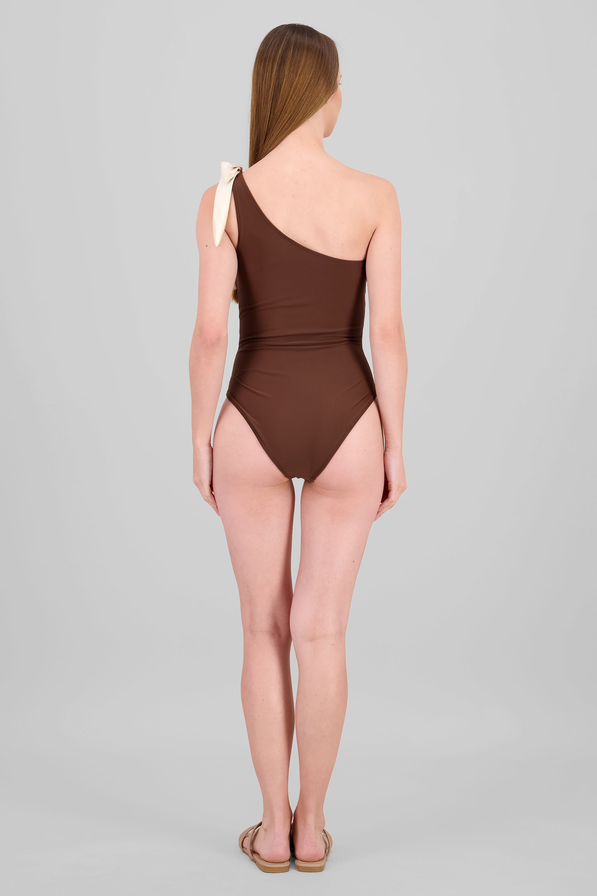 Traje de baño moño un hombro CHOCOLATE