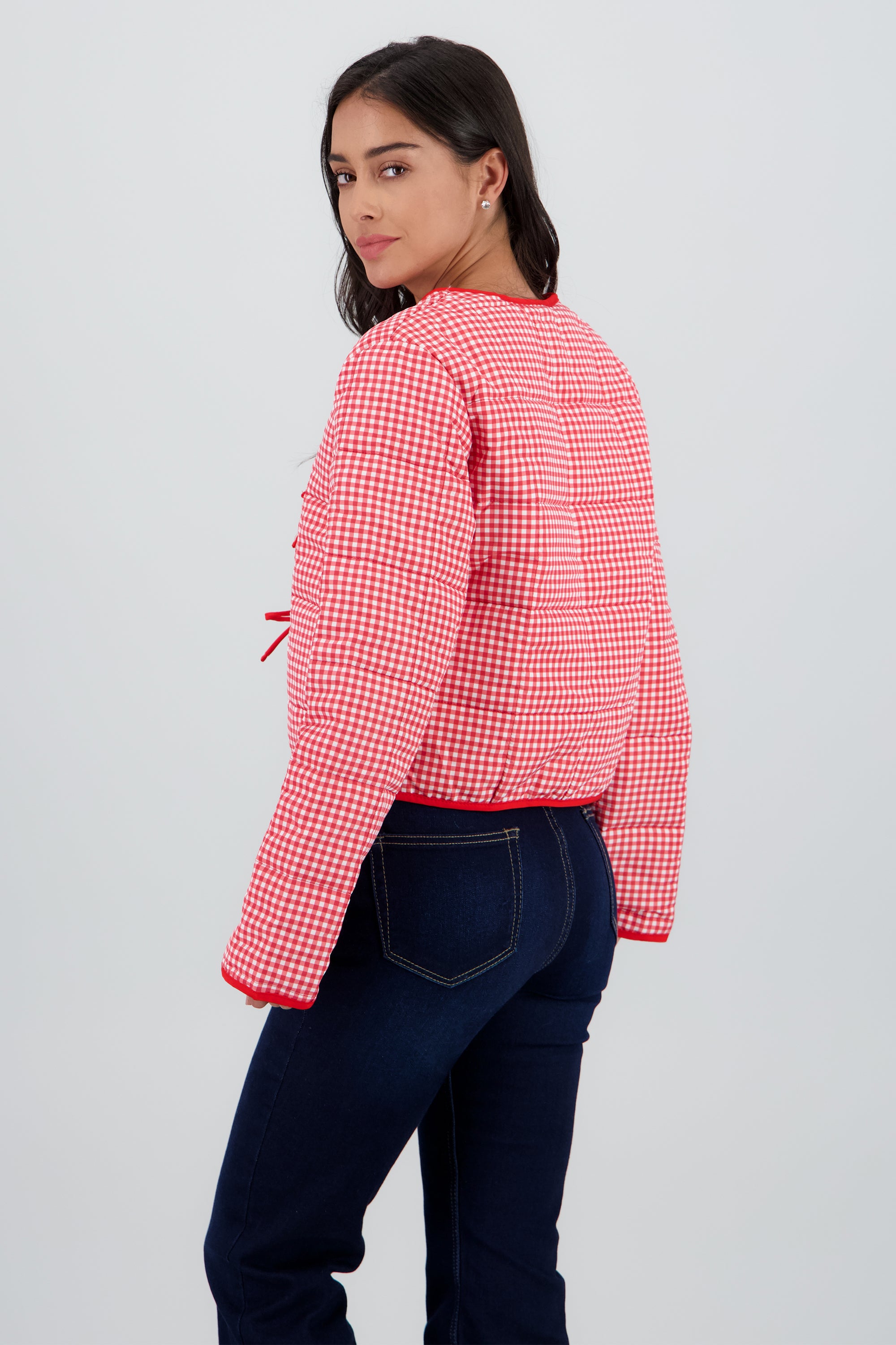 Chamarra ligera de gingham con detalle de moños ROJO COMBO