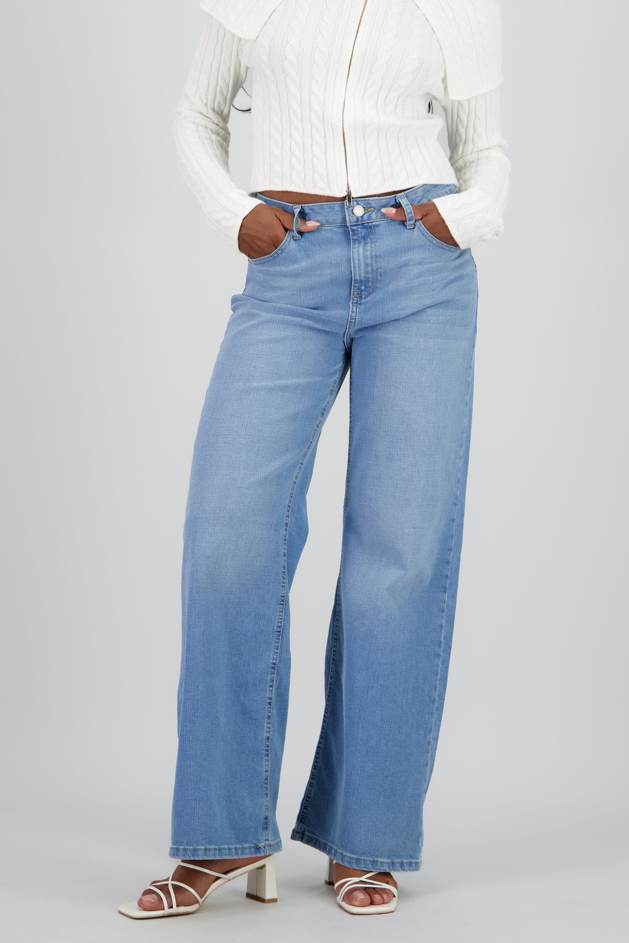 Jeans wide leg básicos MEDIUM WASH