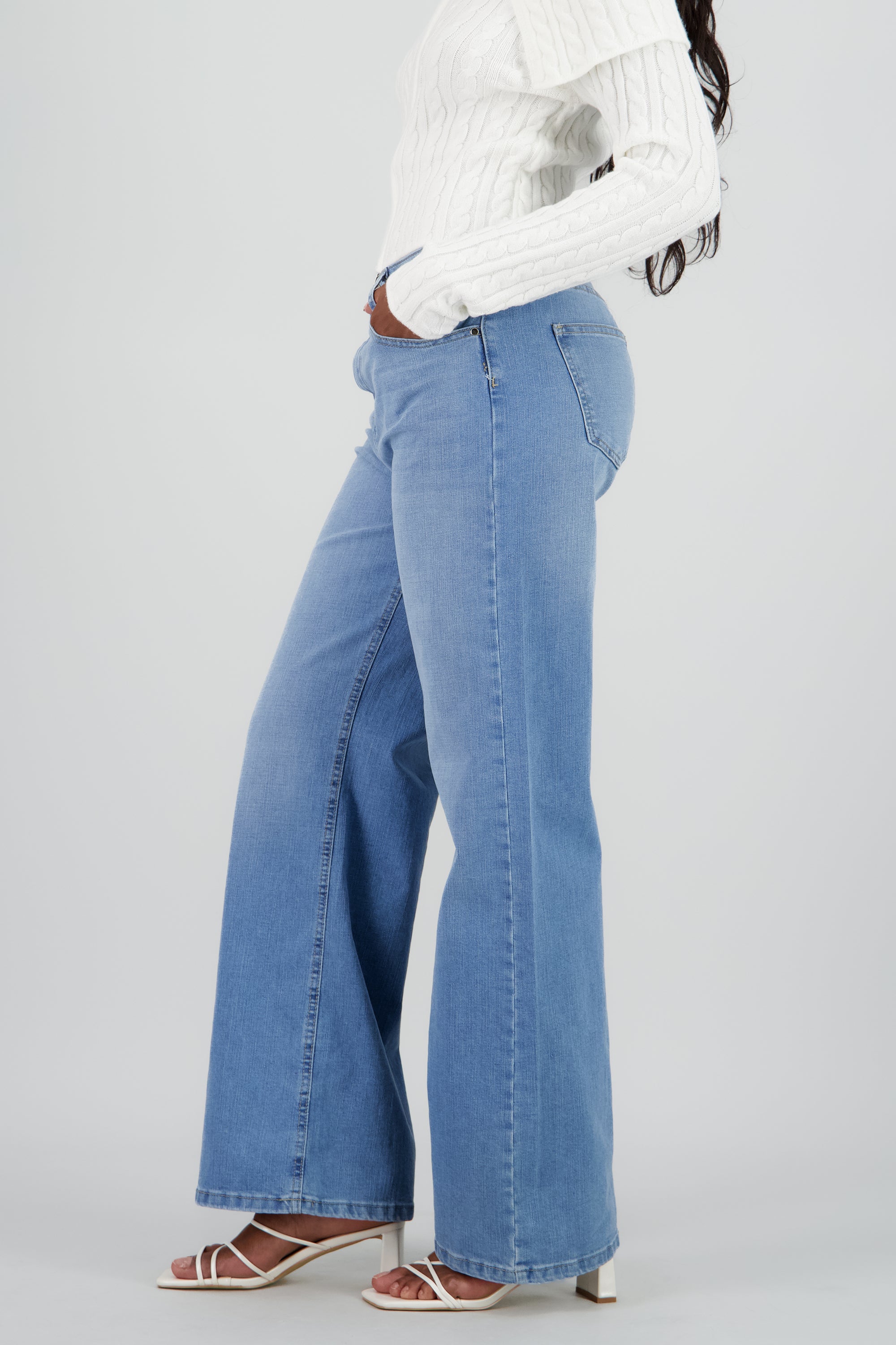 Jeans wide leg básicos MEDIUM WASH