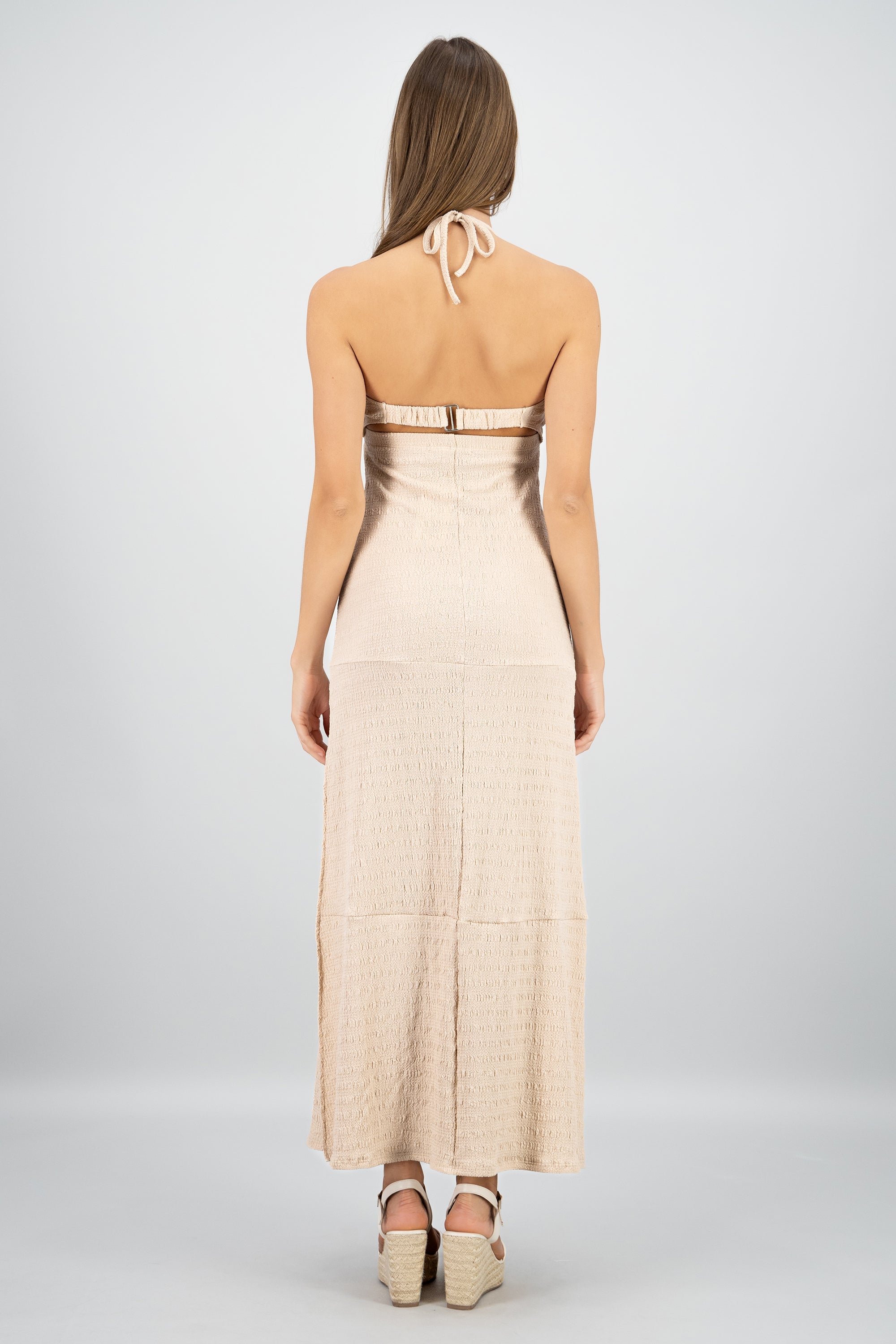 Vestido maxi halter textura cutout ARENA