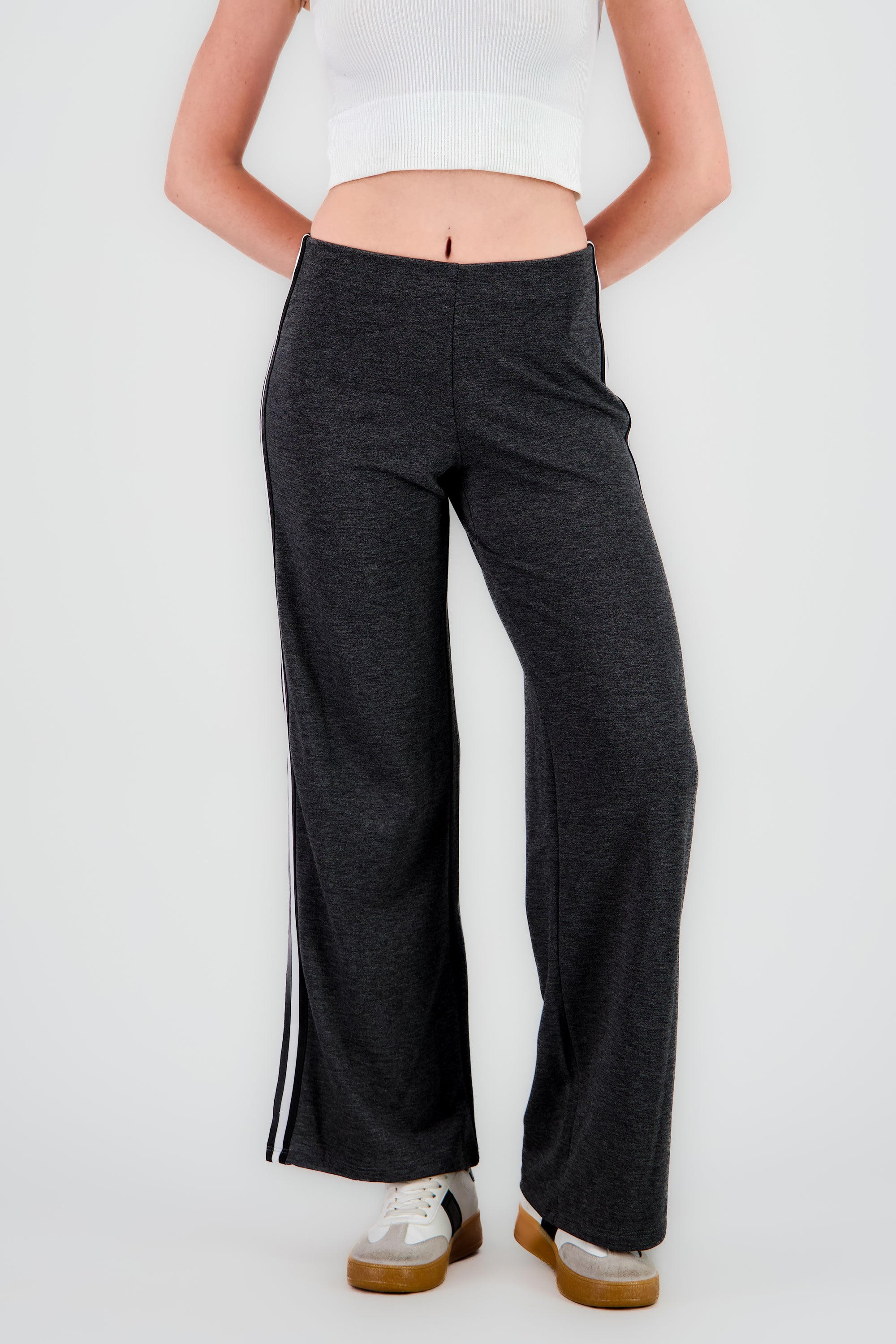 Pantalon amplio detalle linea costado GRIS COMBO