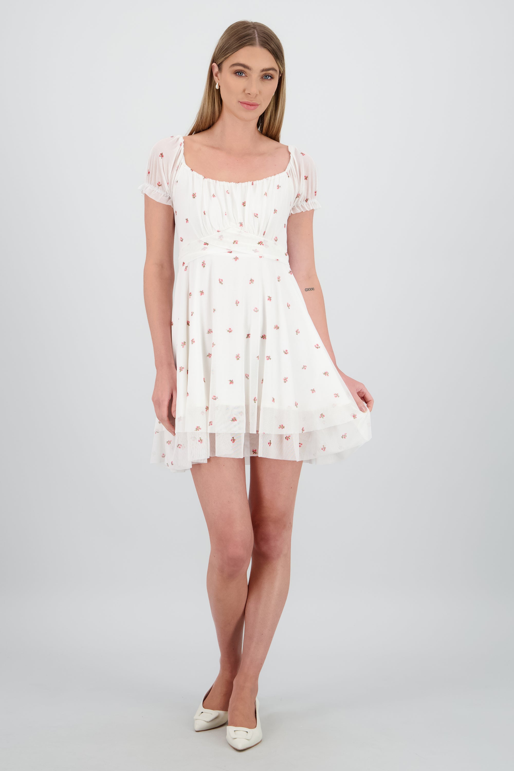 Vestido mini manga corta con frunce BLANCO COMBO