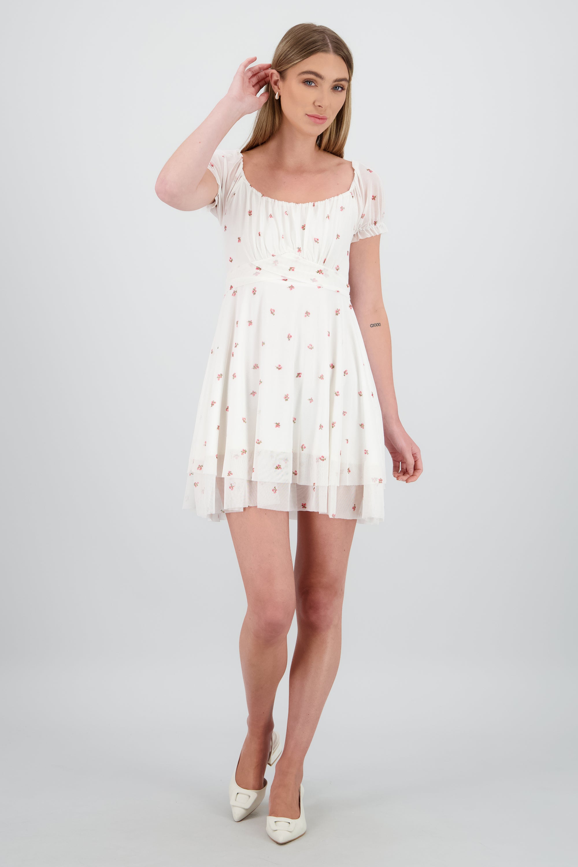 Vestido mini manga corta con frunce BLANCO COMBO