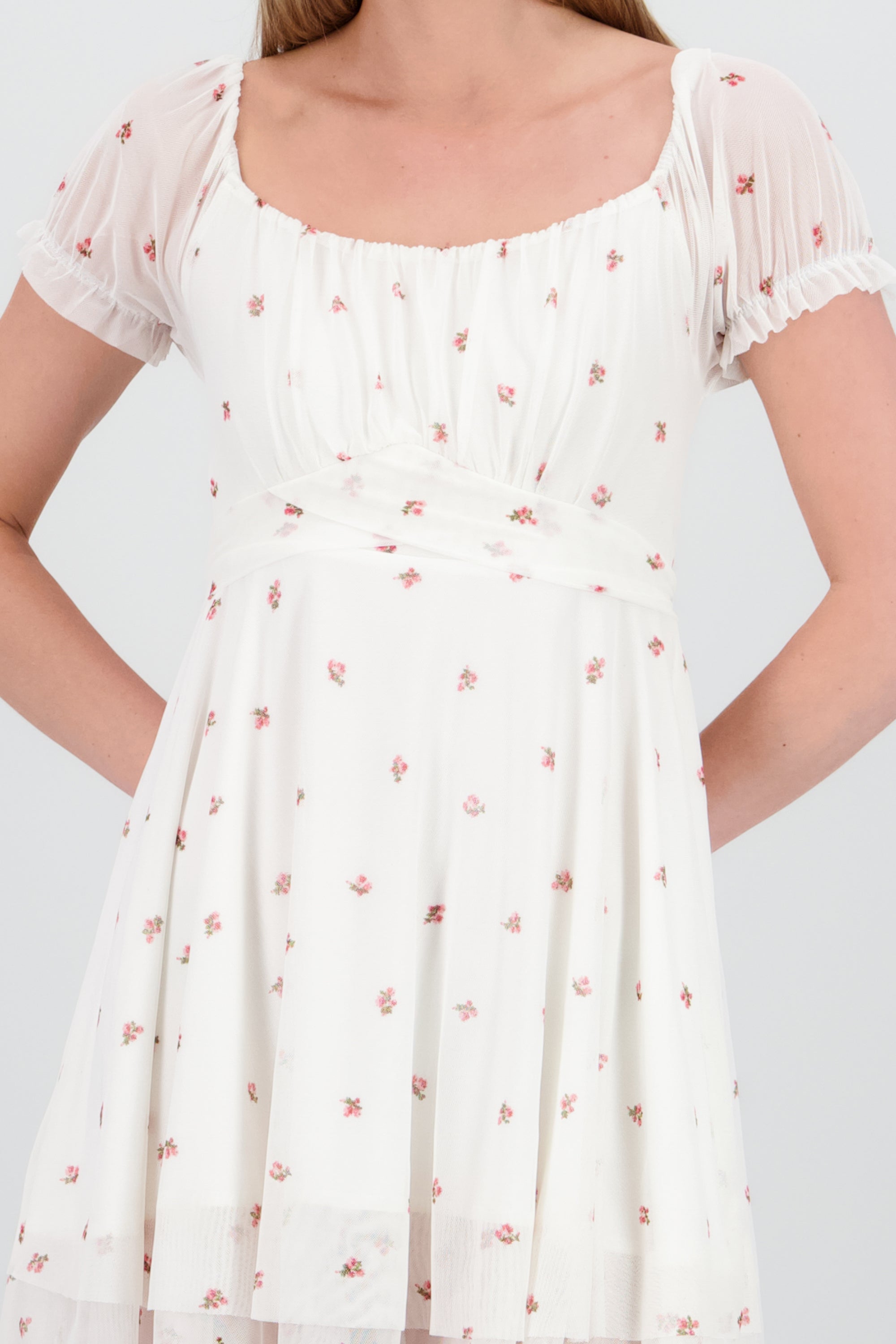 Vestido mini manga corta con frunce BLANCO COMBO