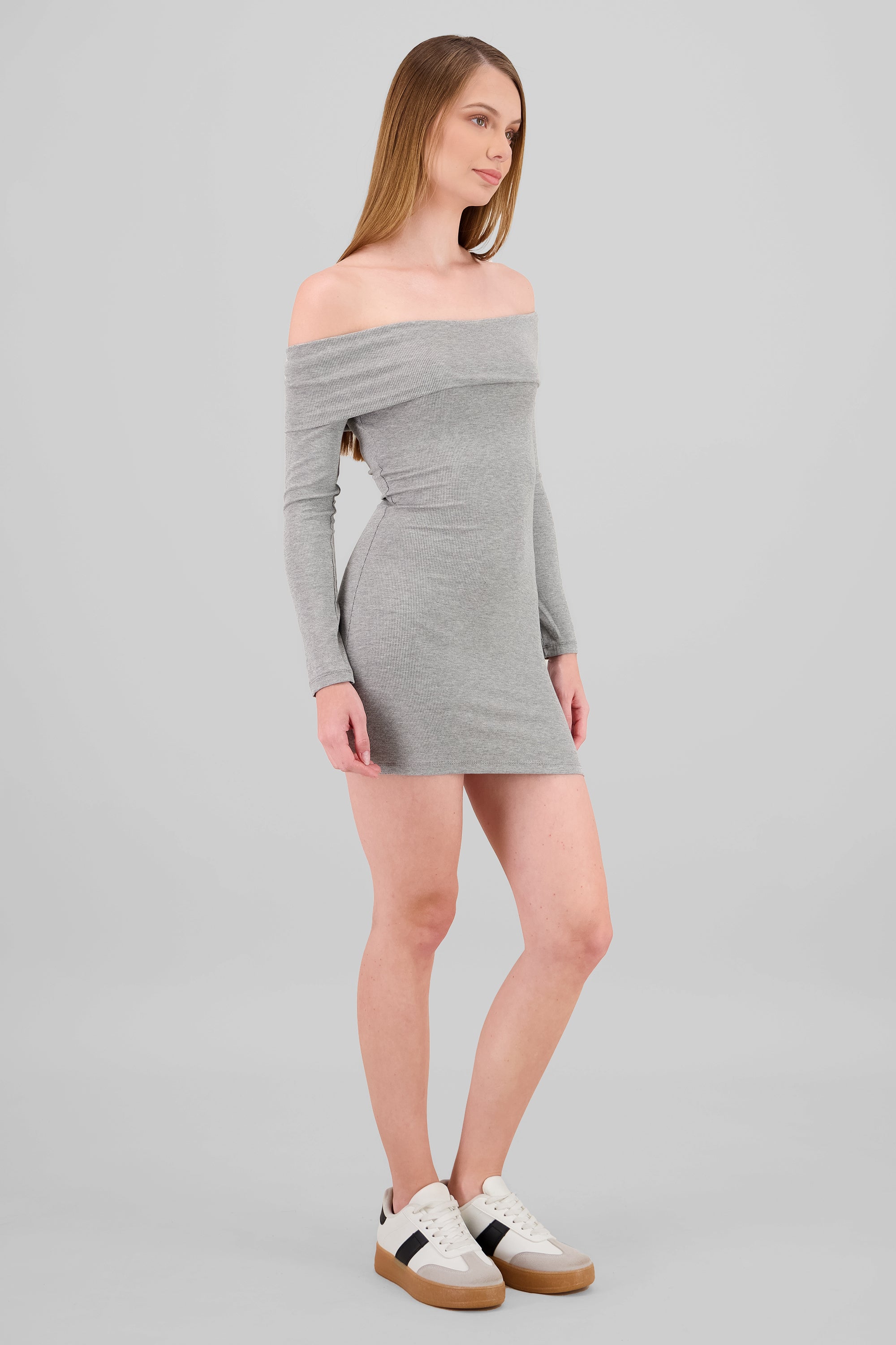 Vestido off shoulder liso GRIS