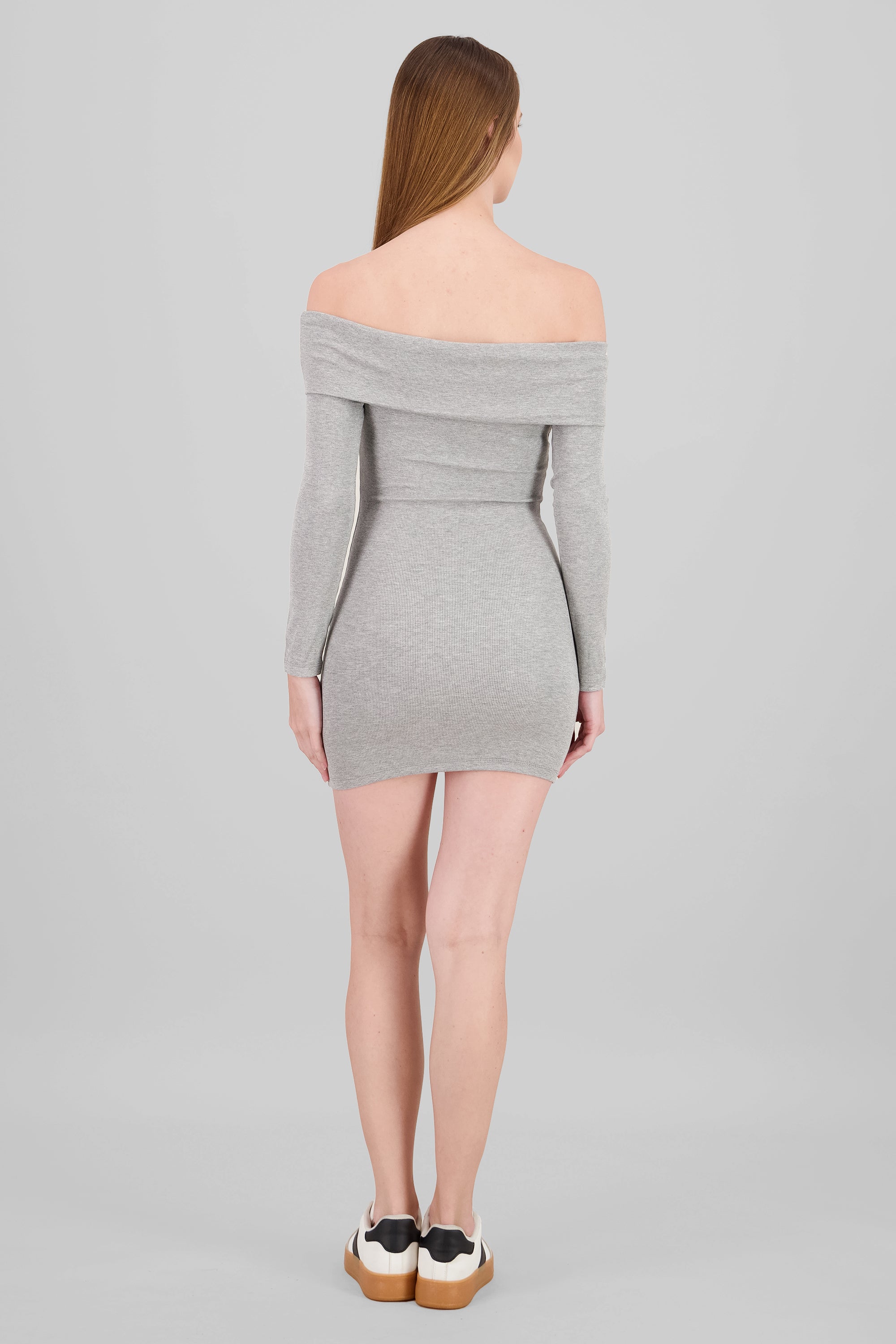 Vestido off shoulder liso GRIS