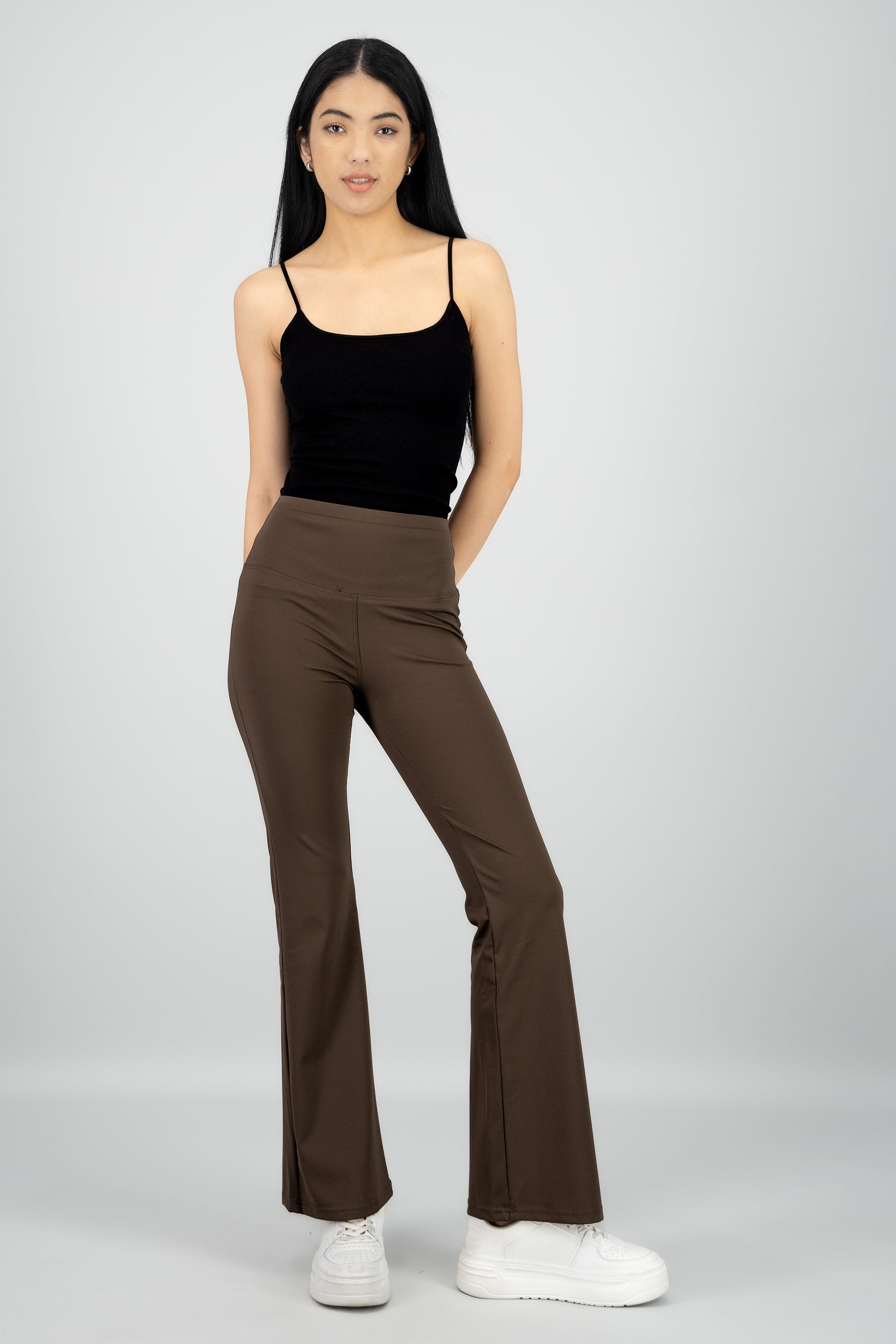 Pantalones suaves flare lisos CAFE