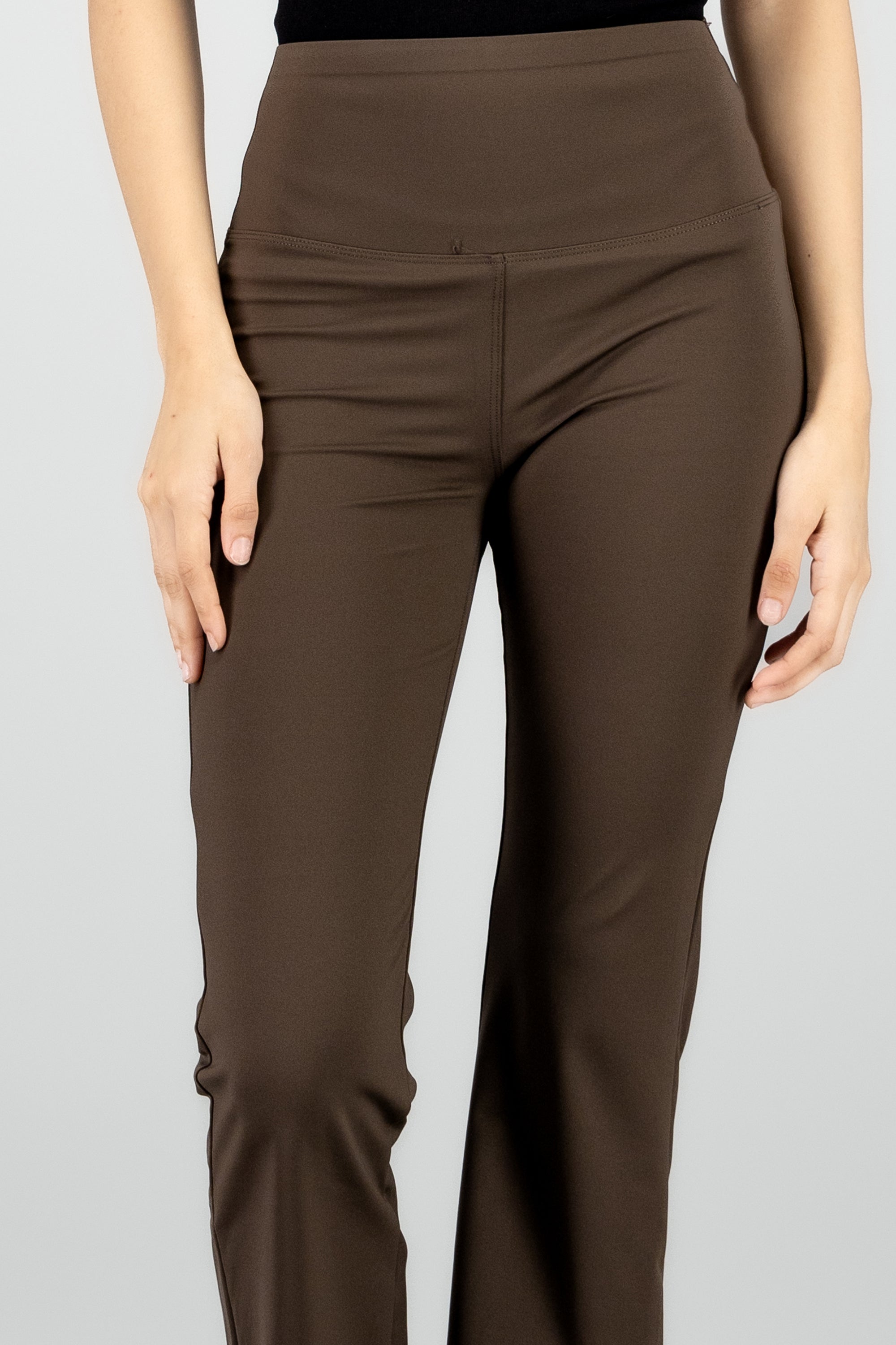 Pantalones suaves flare lisos CAFE