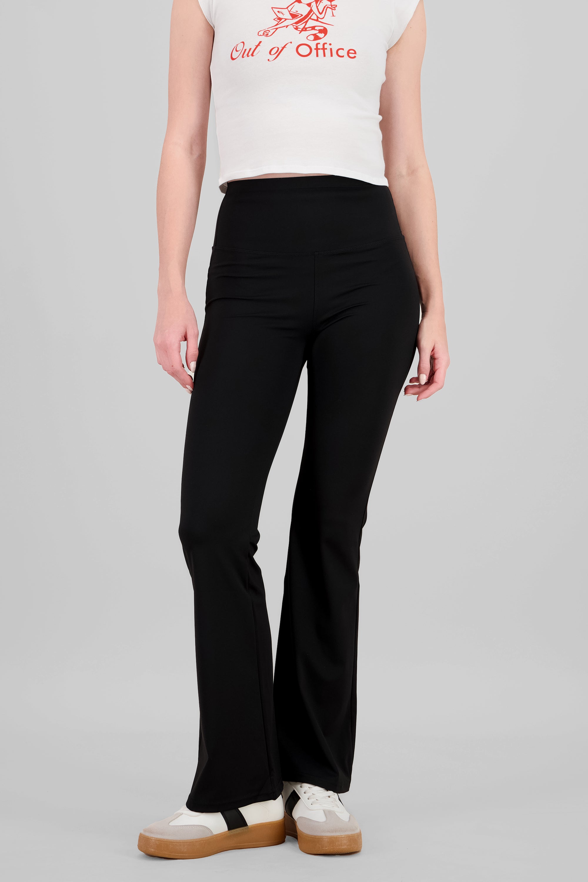 Pantalones suaves flare lisos NEGRO