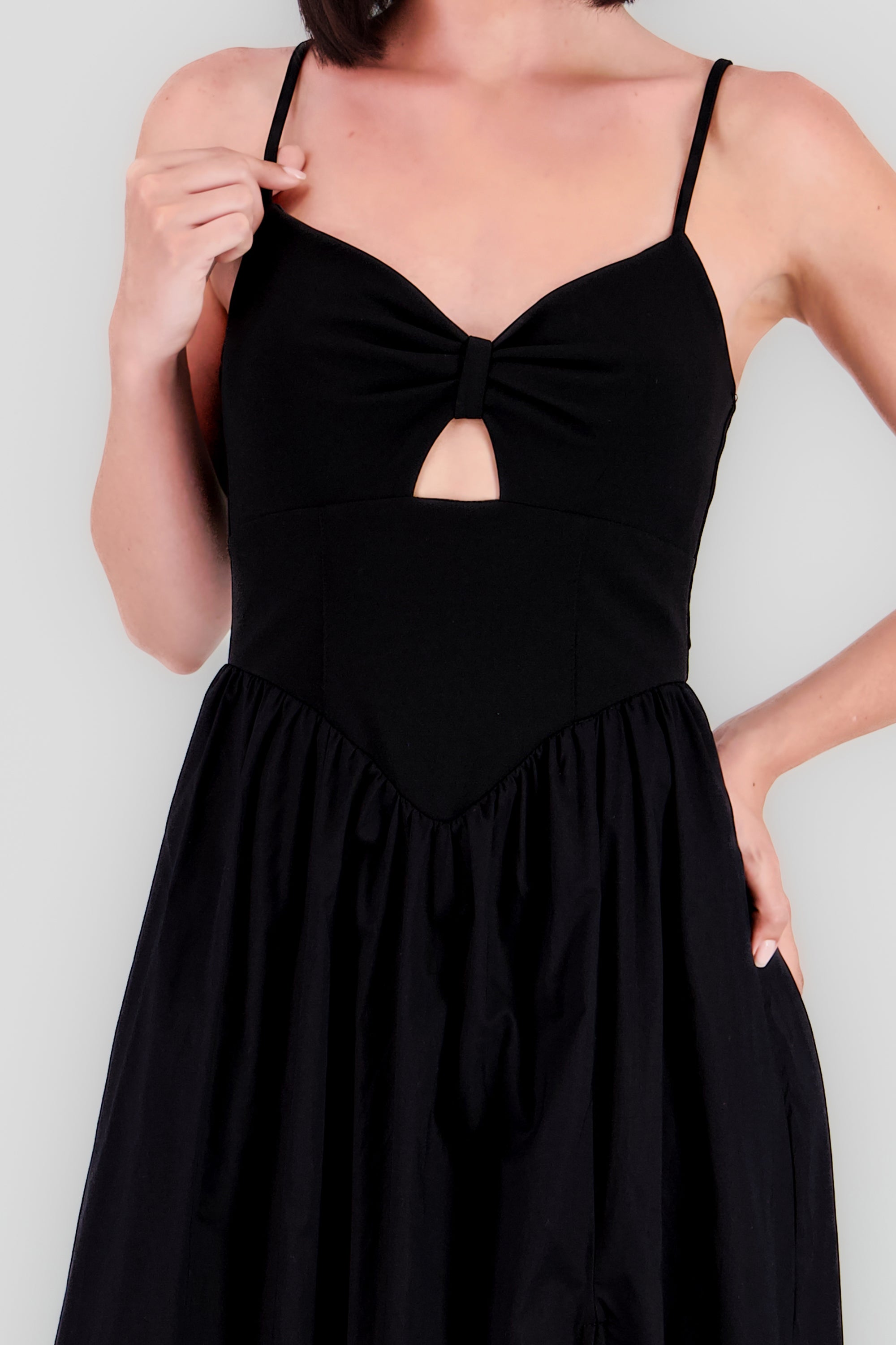 VESTIDO MAXI DETALLE NUDO NEGRO