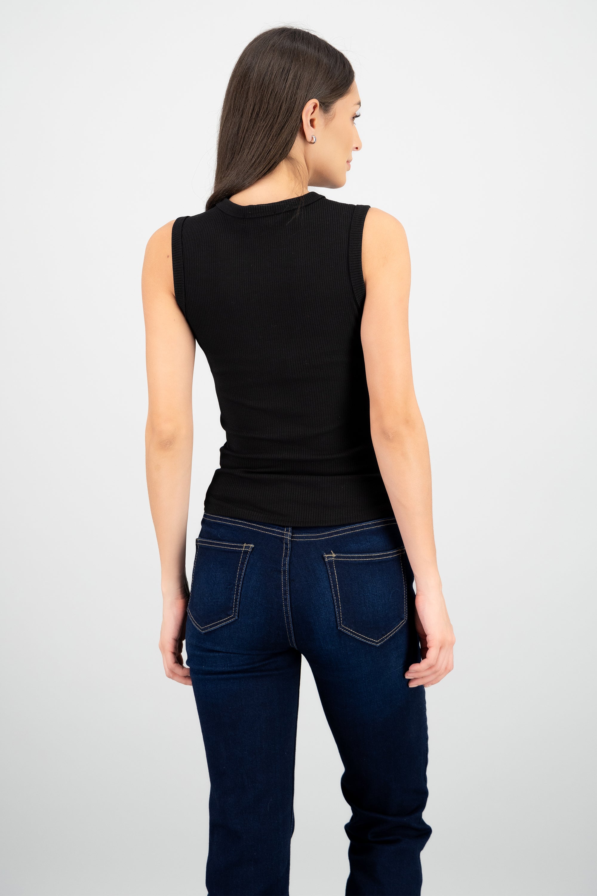 Top con cuello redondo y botones NEGRO