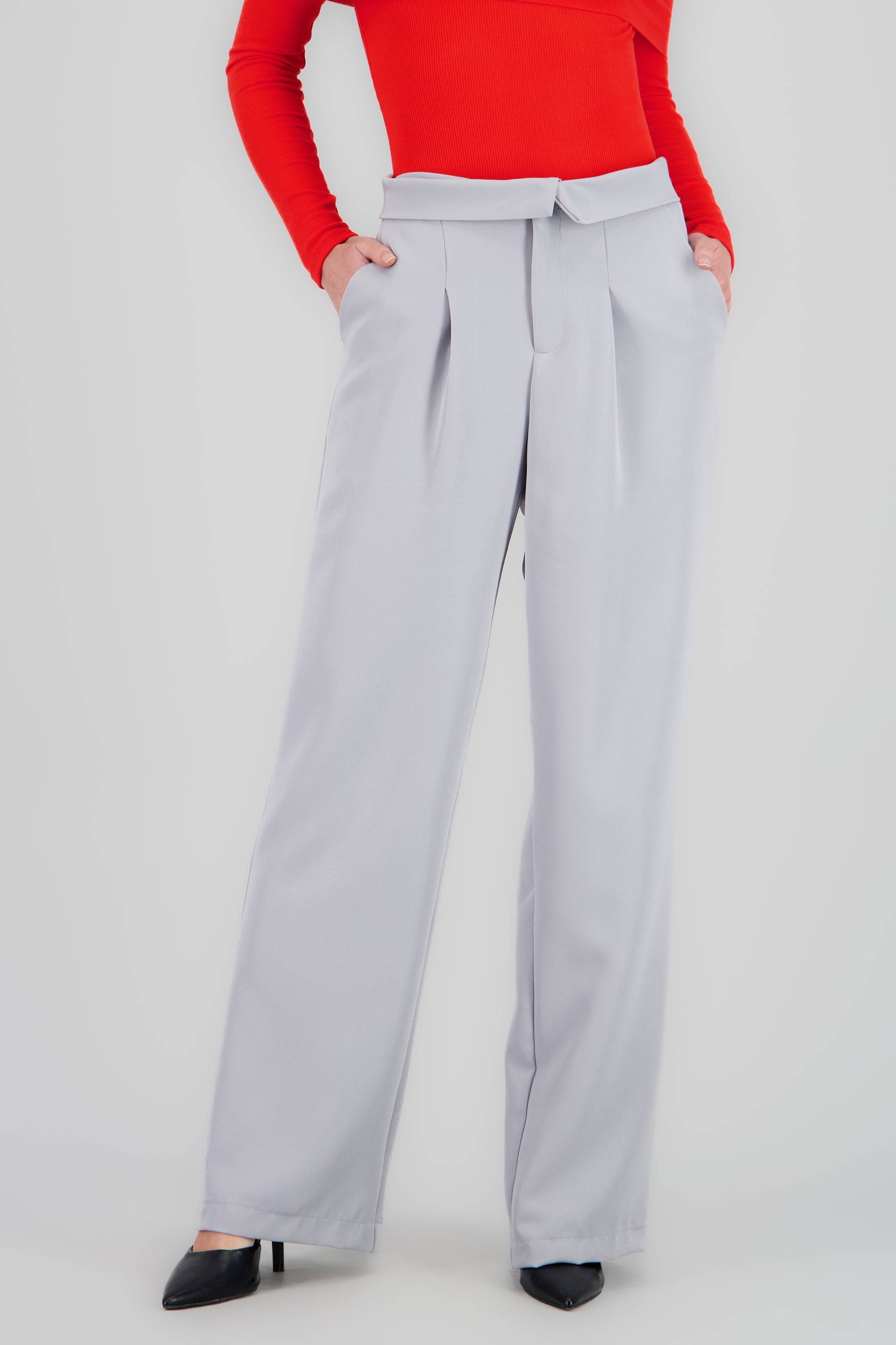 Pantalon recto liso detalle pretina GRIS CLARO