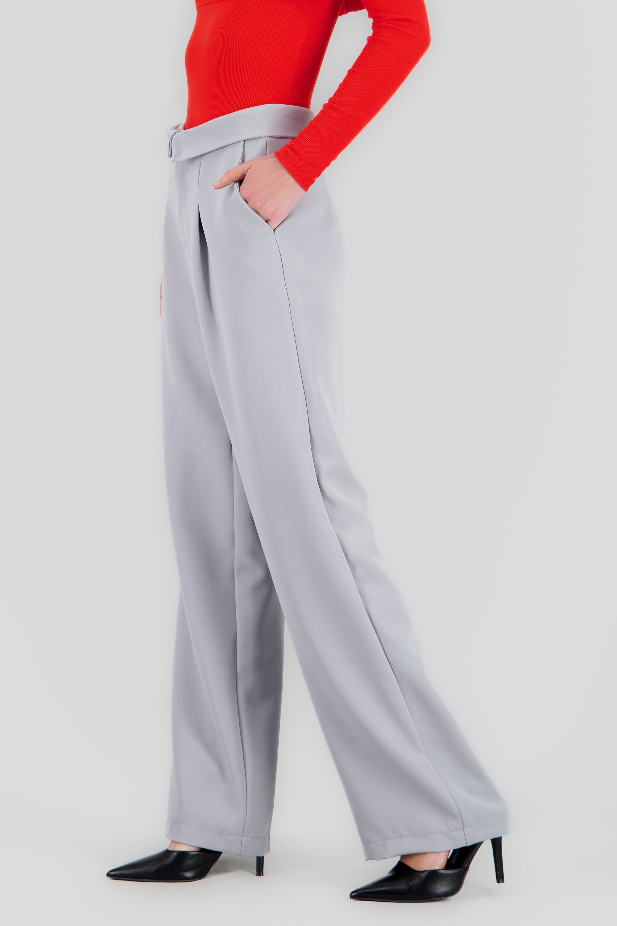 Pantalon recto liso detalle pretina GRIS CLARO