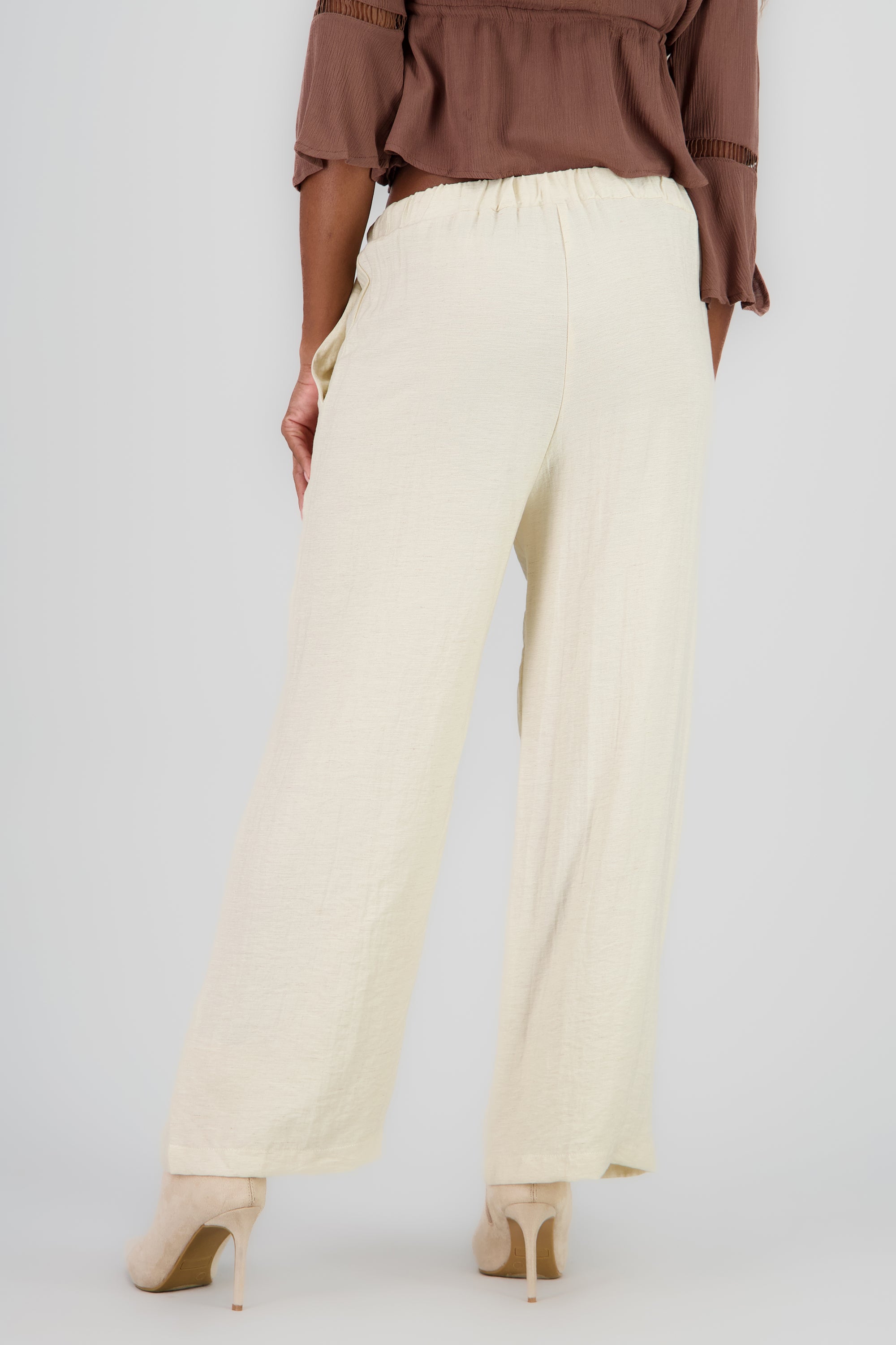 Pantalon recto liso detalle textura jareta ARENA