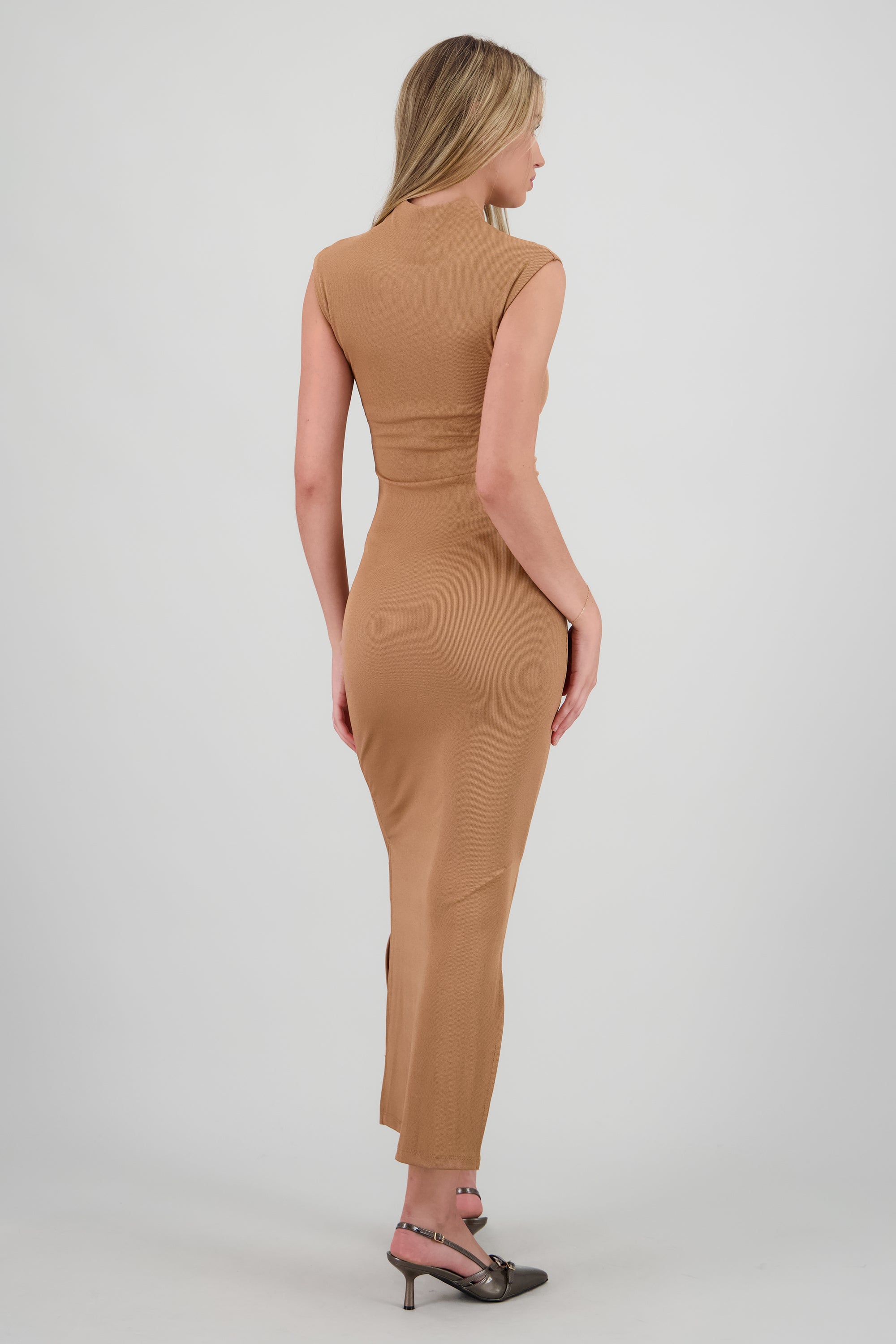 Vestido maxi rib manga corta con abertura Hypsters CAMELLO