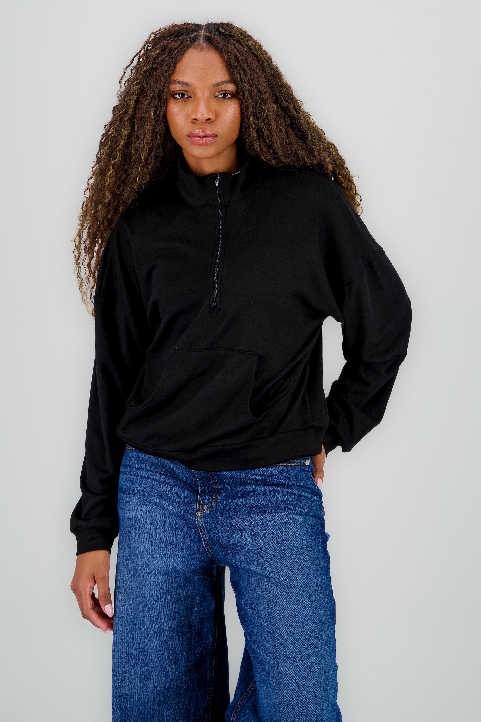 Sudadera detalle cierre bolsa canguro